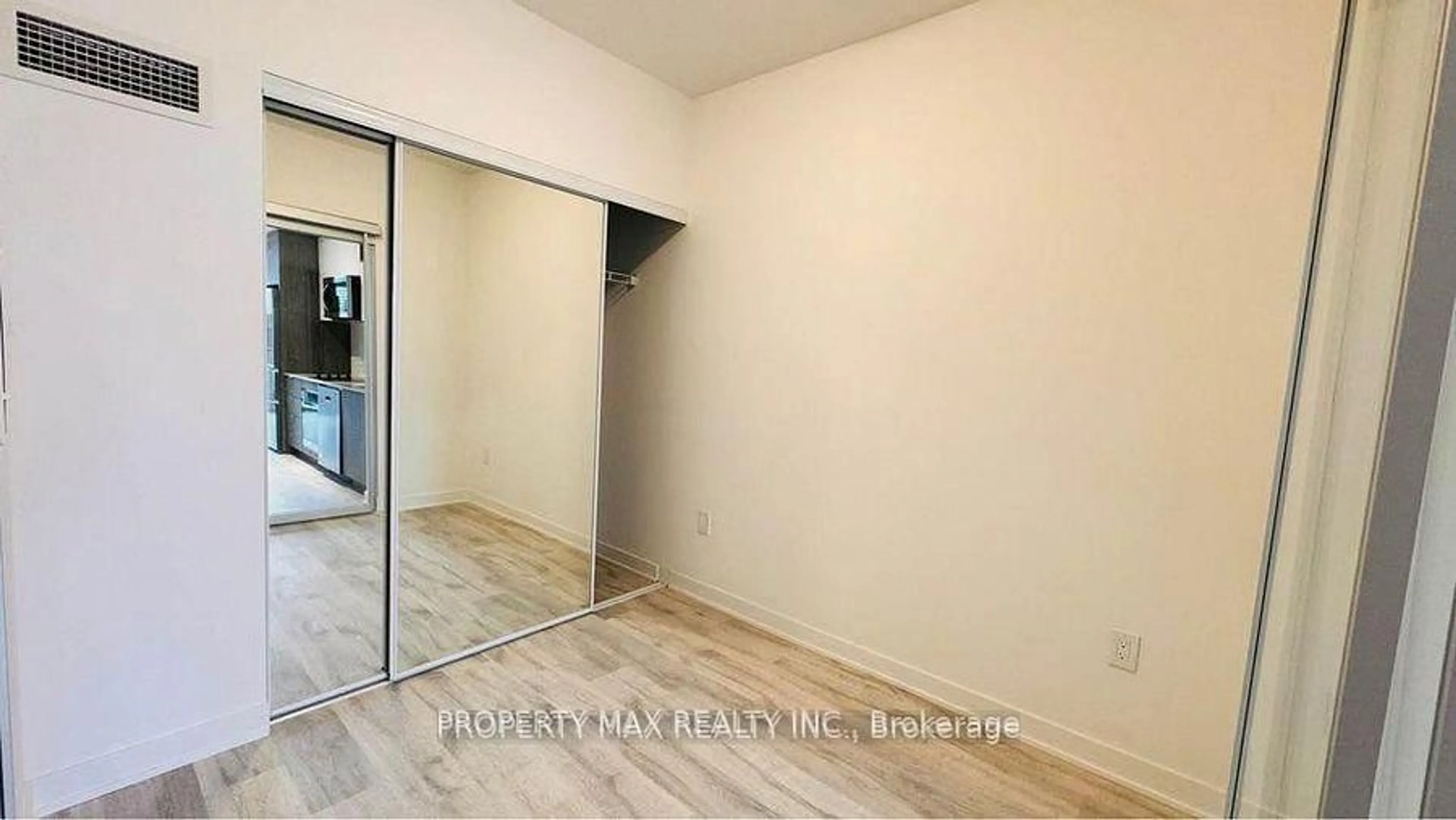 A pic of a room for 70 Princess St #403, Toronto Ontario M5A 0X6