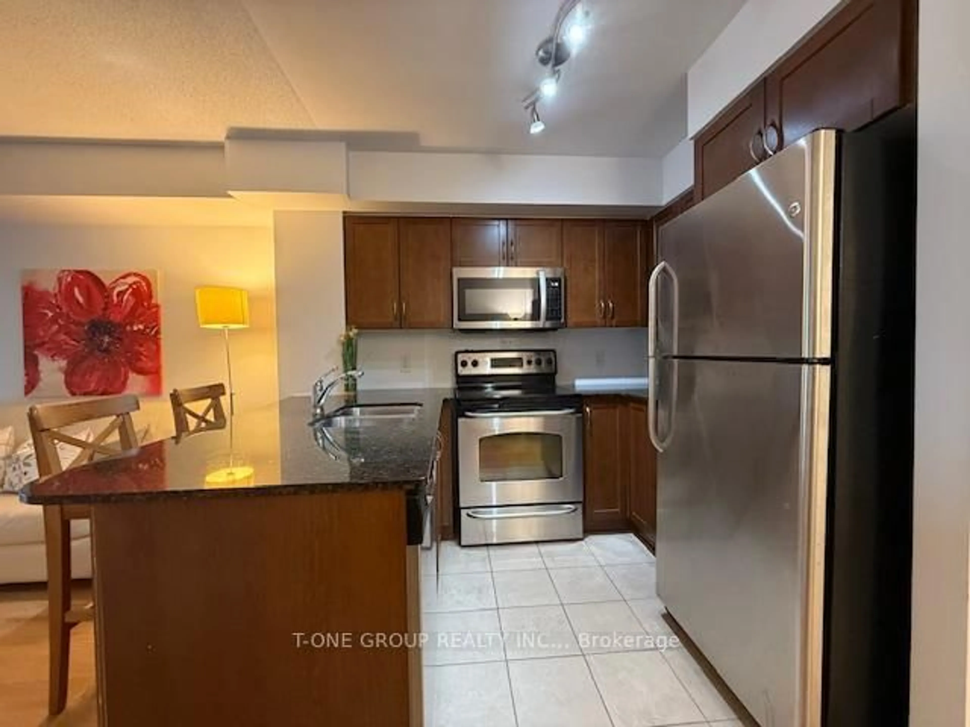 Standard kitchen, ceramic/tile floor for 2181 Yonge St #1503, Toronto Ontario M4S 3H7