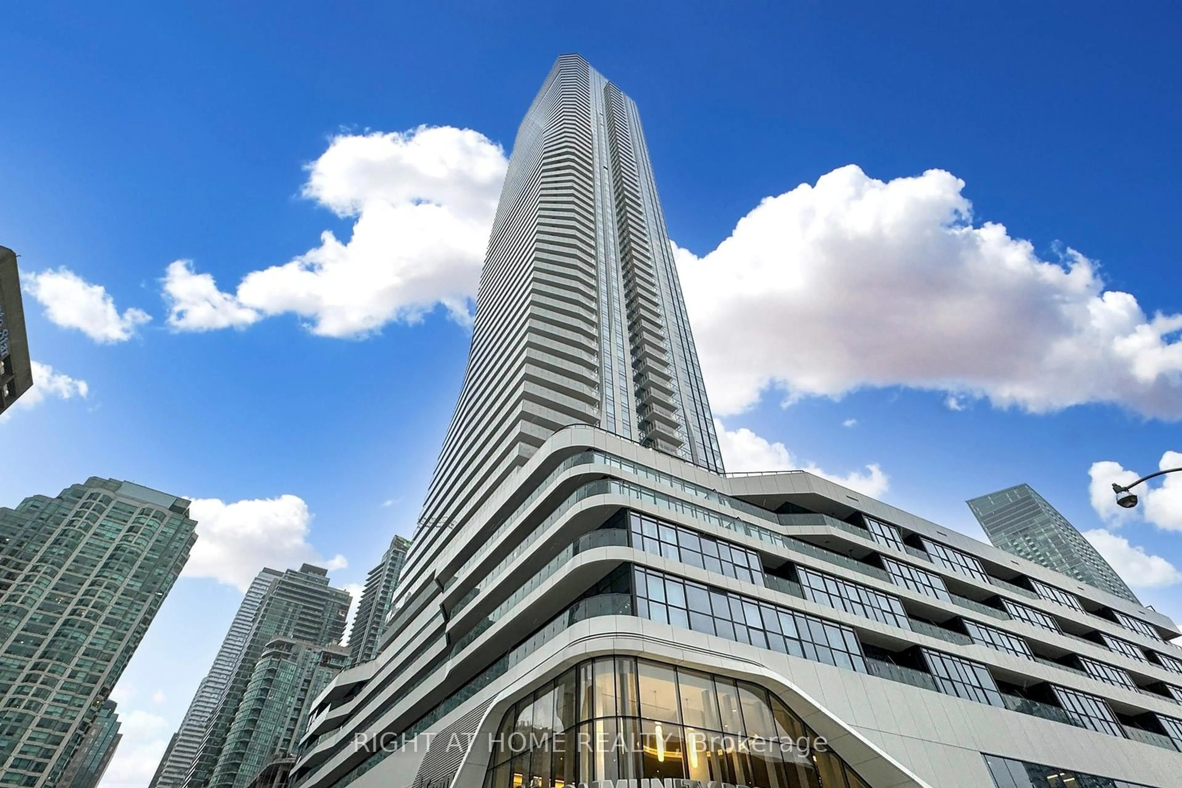 Indoor foyer for 28 Freeland St #1710, Toronto Ontario M5E 0E3