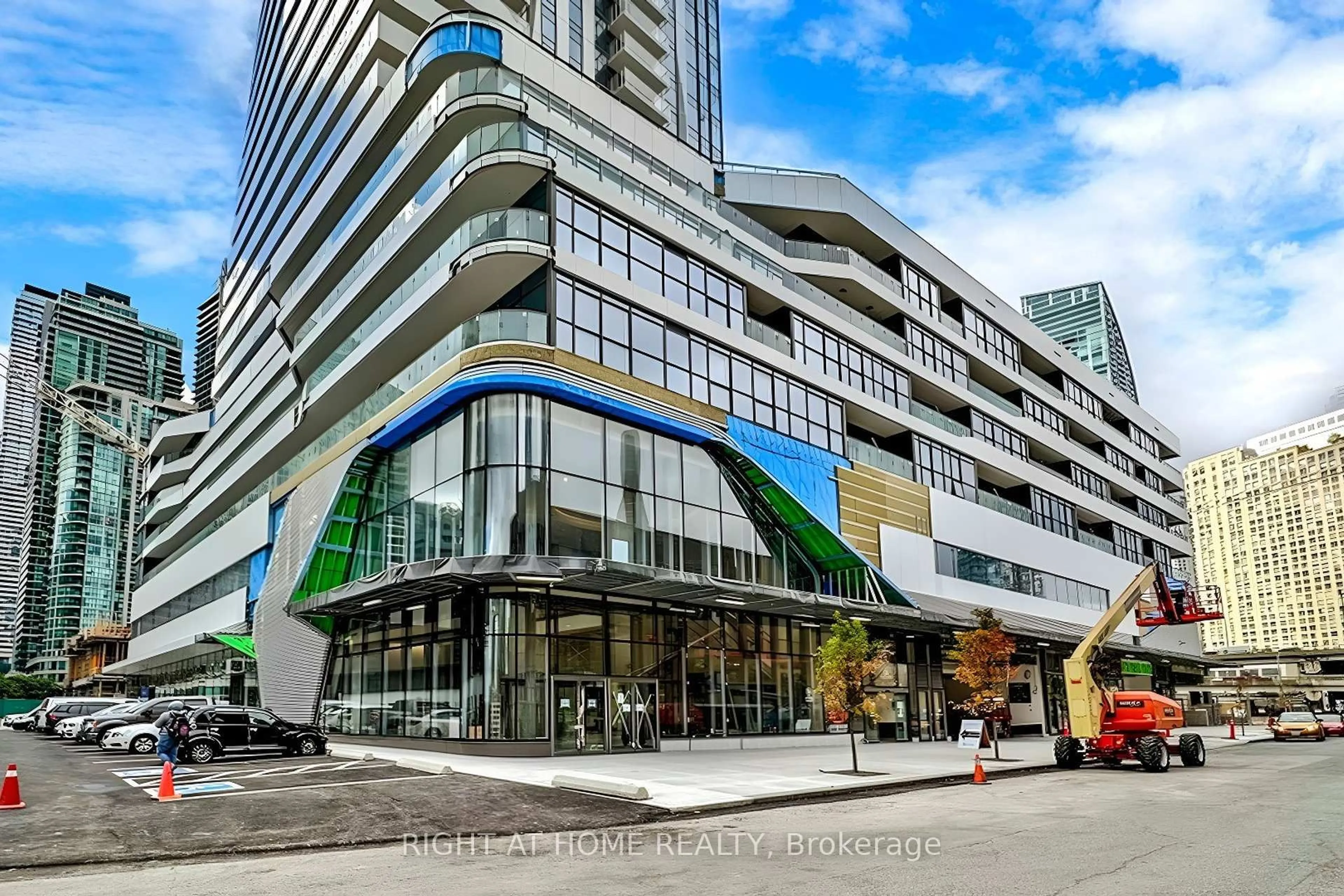 Indoor foyer for 28 Freeland St #1710, Toronto Ontario M5E 0E3