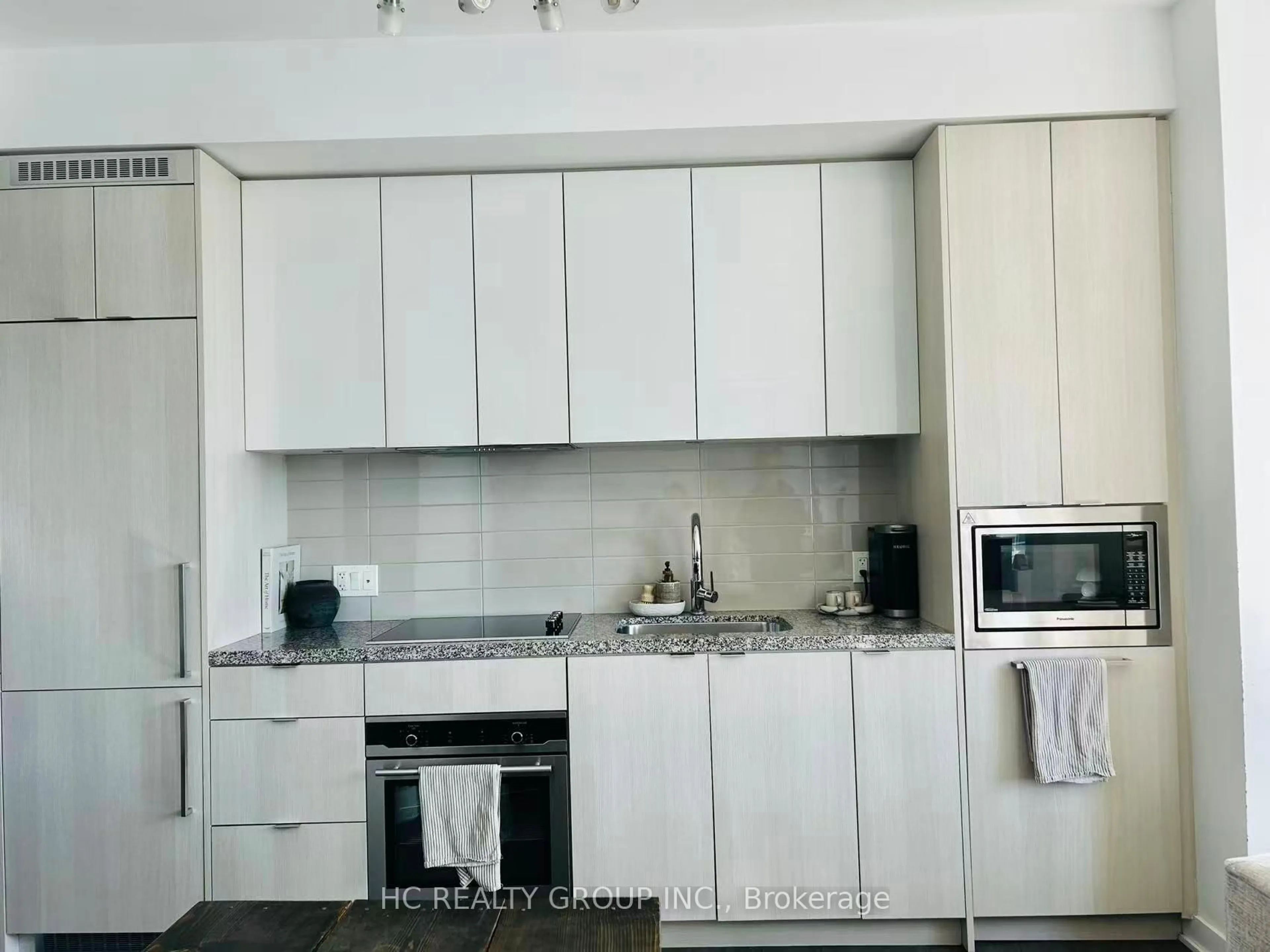 Standard kitchen, unknown for 115 Blue Jays Way #3005, Toronto Ontario M5V 0N4