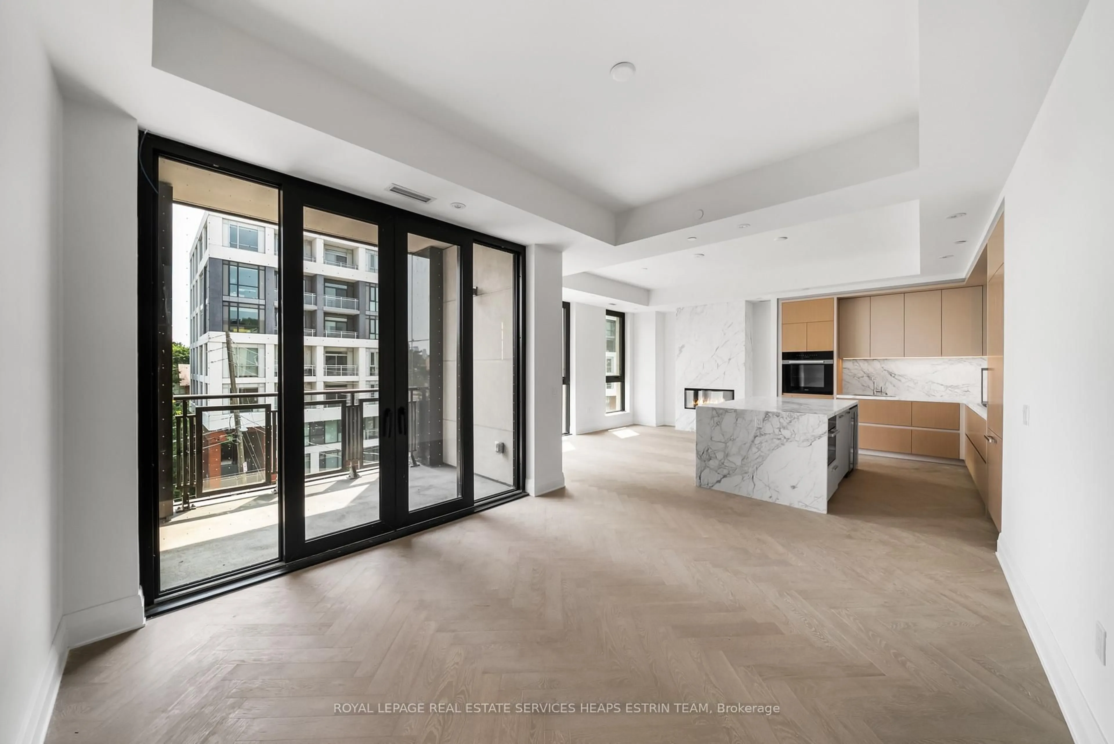 Indoor foyer for 2 Forest Hill Rd #Suite 411, Toronto Ontario M4V 2L3