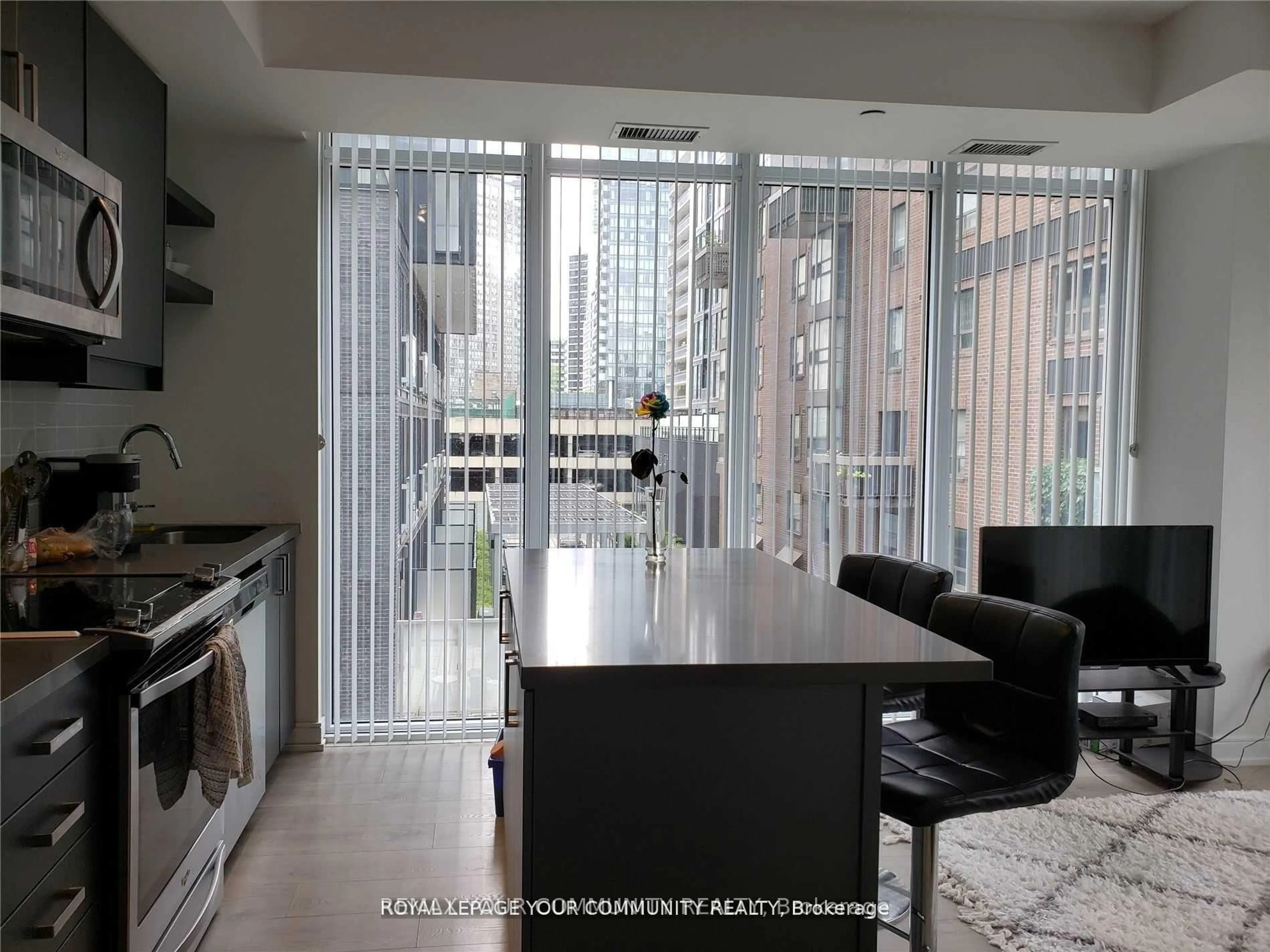 Open concept kitchen, ceramic/tile floor for 50 Wellesley St #502, Toronto Ontario M4Y 1G2