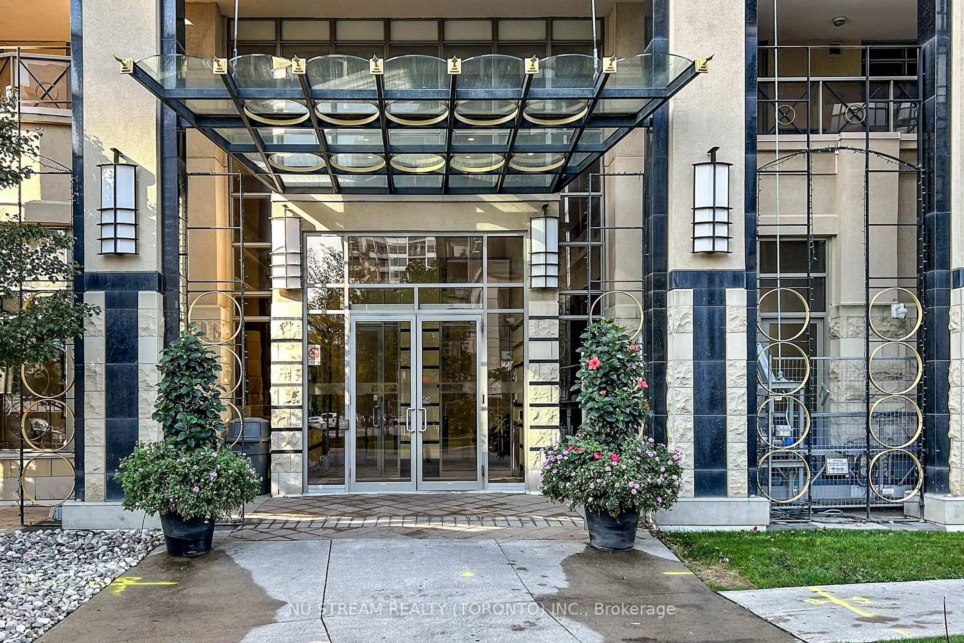 Indoor foyer for 18 Kenaston Gdns #611, Toronto Ontario M2K 3C7