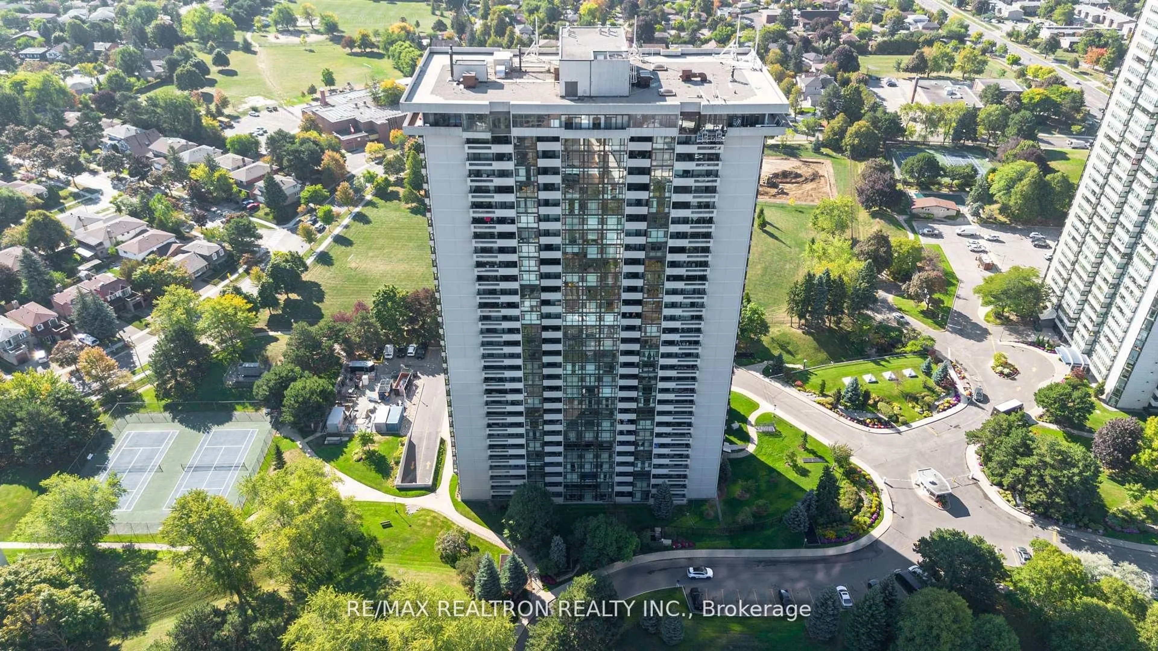 A pic from outside/outdoor area/front of a property/back of a property/a pic from drone, city buildings view from balcony for 1555 Finch Ave #3002, Toronto Ontario M2J 4X9