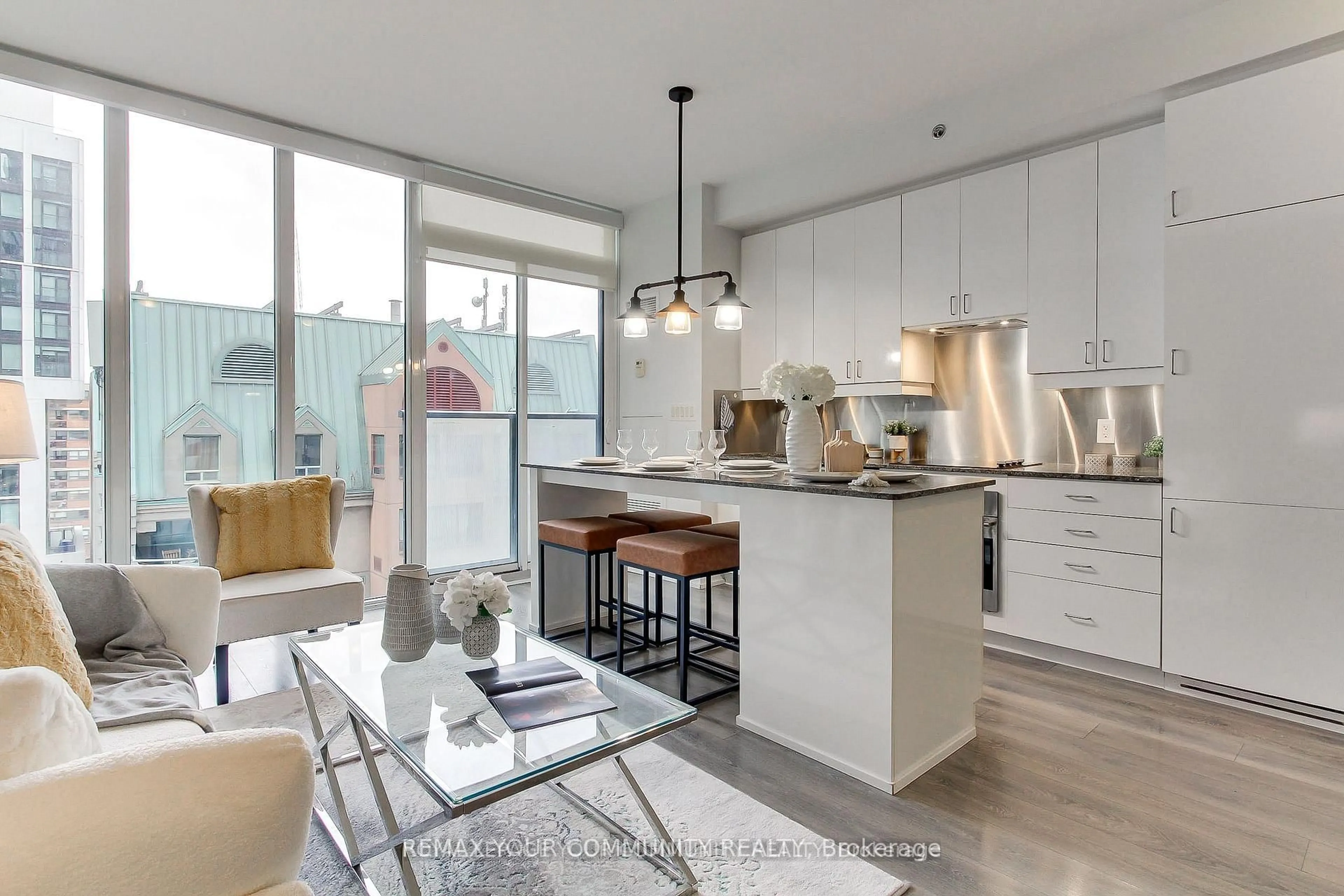 Open concept kitchen, ceramic/tile floor for 426 University Ave #1002, Toronto Ontario M5G 1S9