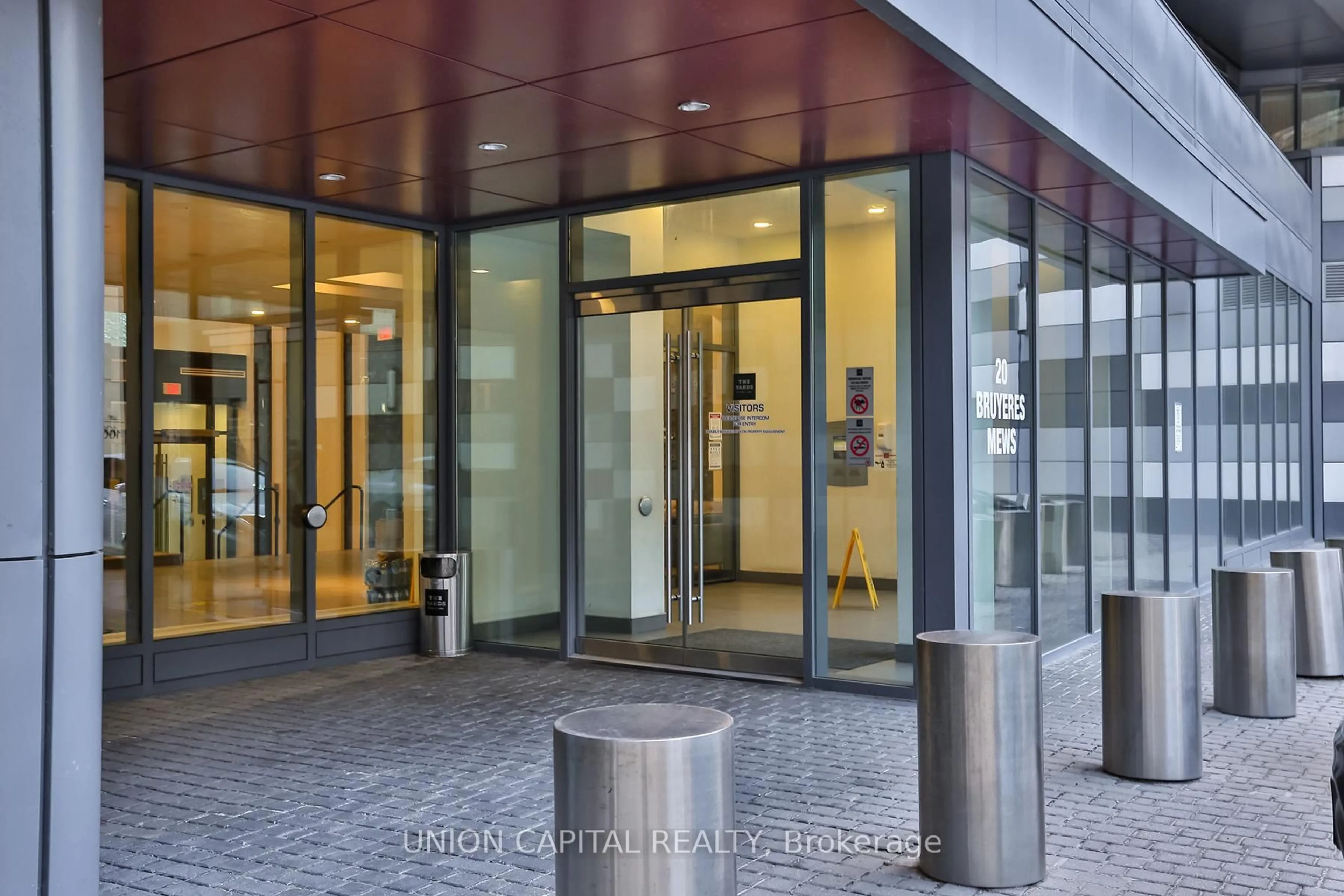 Indoor foyer for 20 Bruyeres Mews #1103, Toronto Ontario M5V 0G8