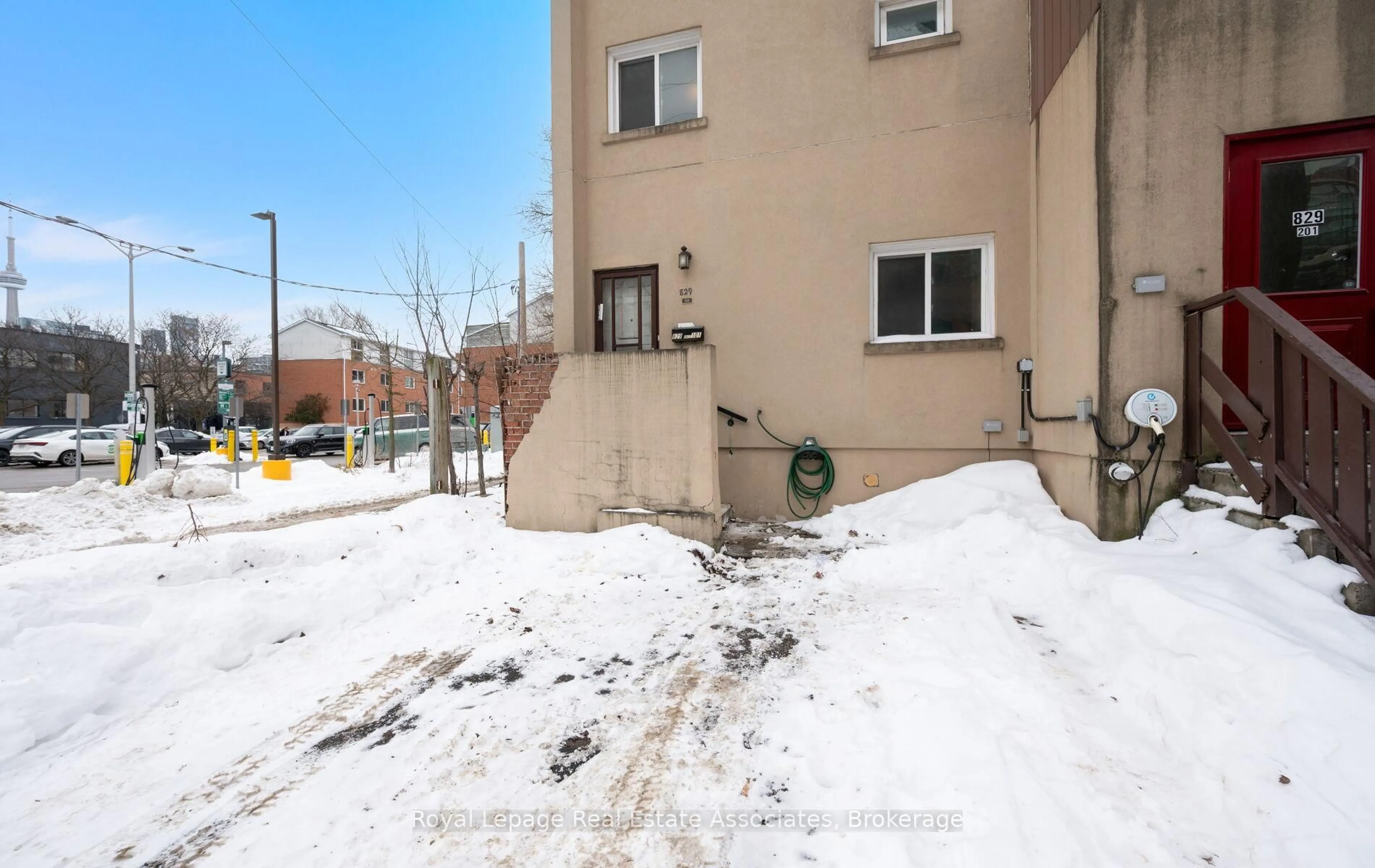Patio, street for 829 Richmond St #101, Toronto Ontario M6J 3P7
