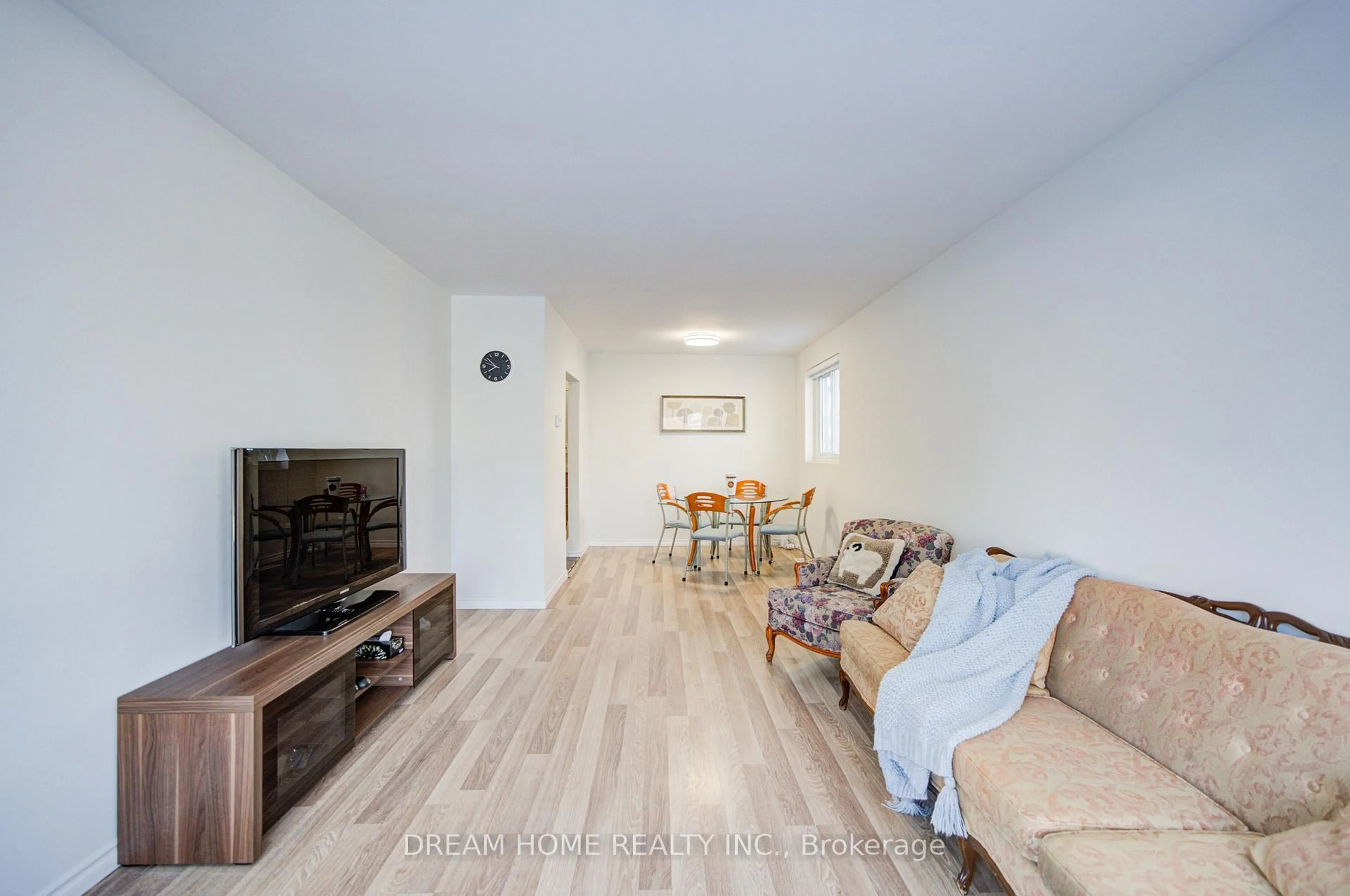 Living room with furniture, wood/laminate floor for 23 Tristan Cres, Toronto Ontario M2H 1X2