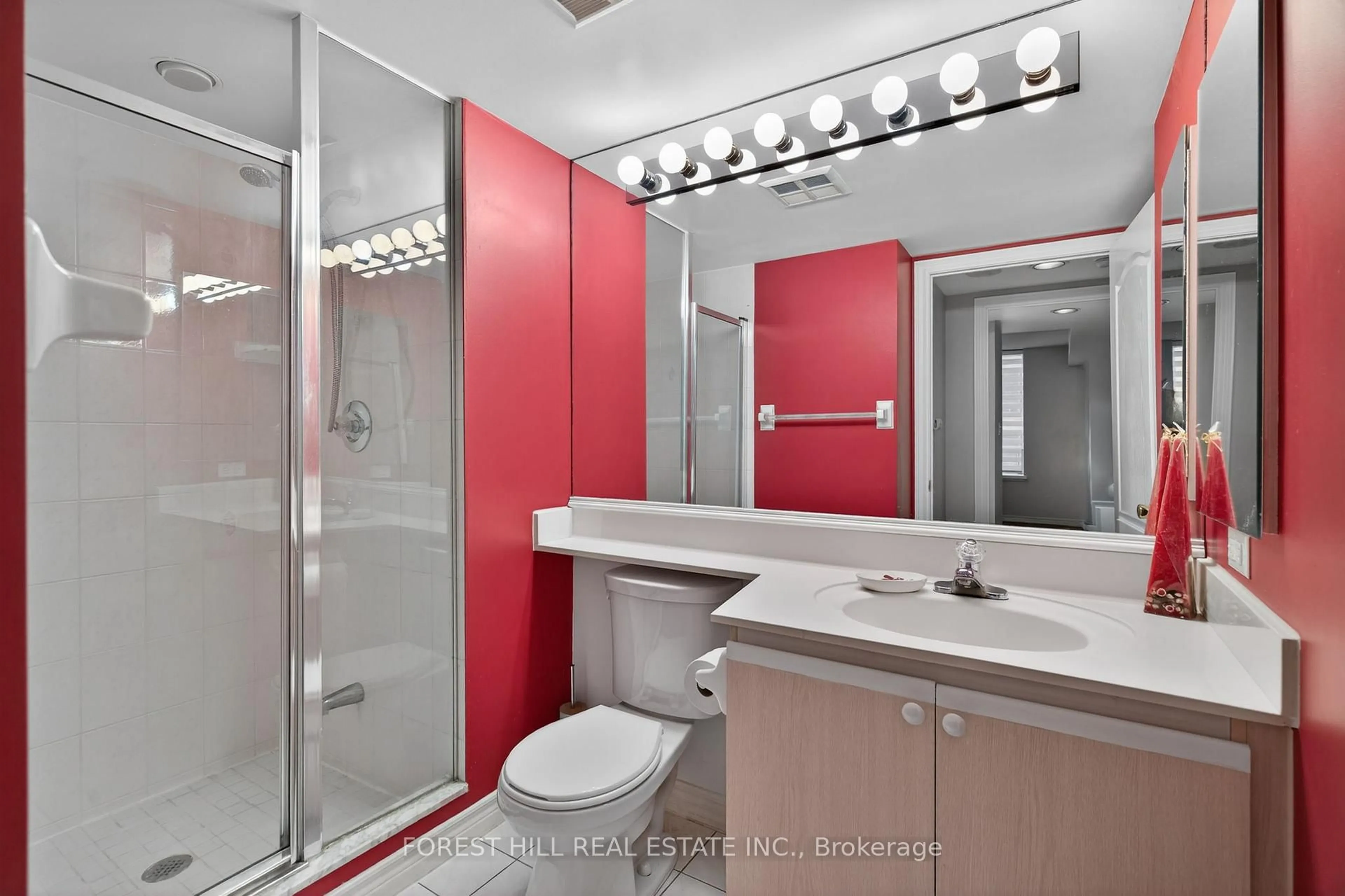 Standard bathroom, ceramic/tile floor for 88 Grandview Way #506, Toronto Ontario M2N 7B2