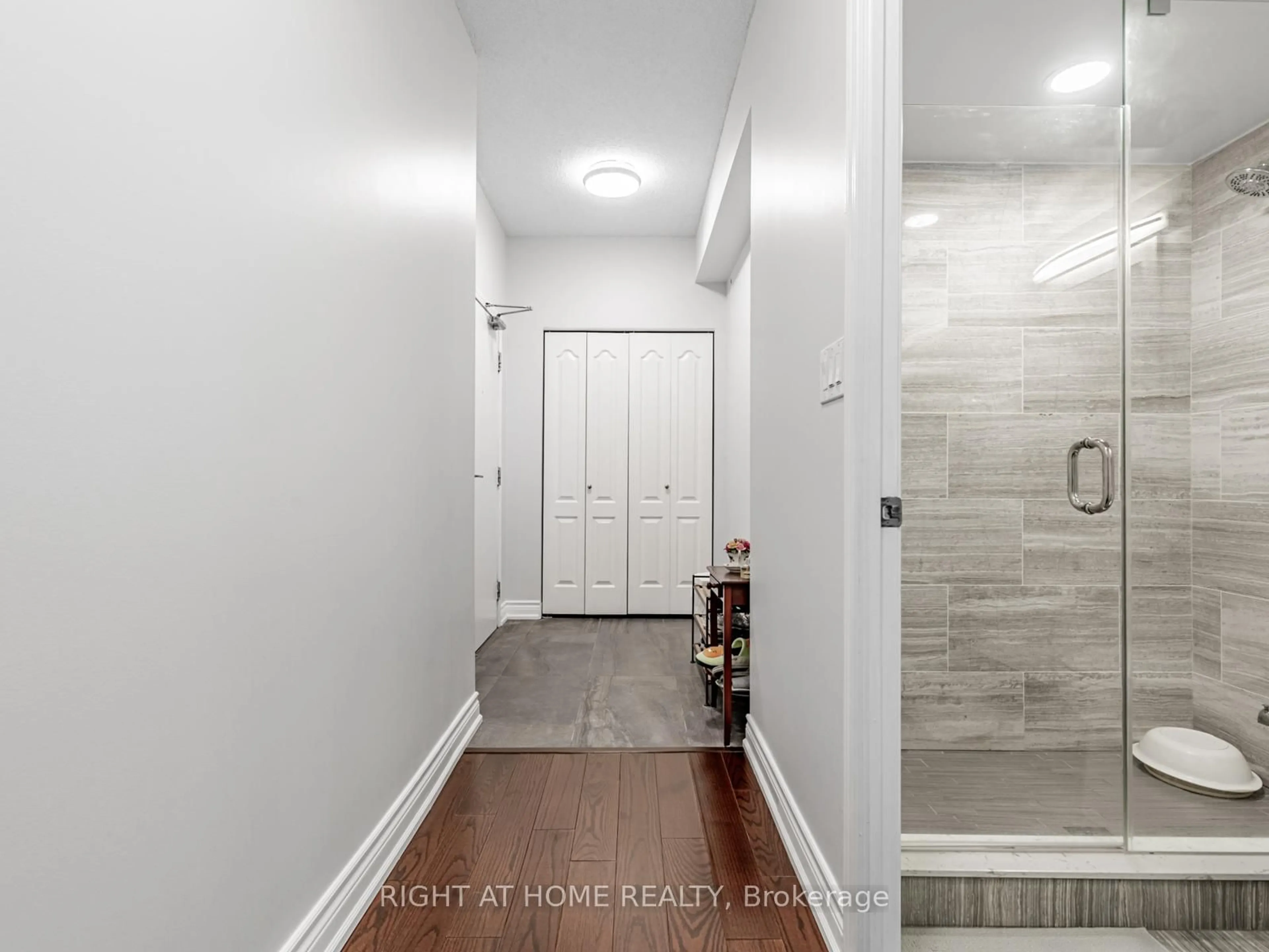 Indoor entryway for 8 Rean Dr #1909, Toronto Ontario M2K 3B9