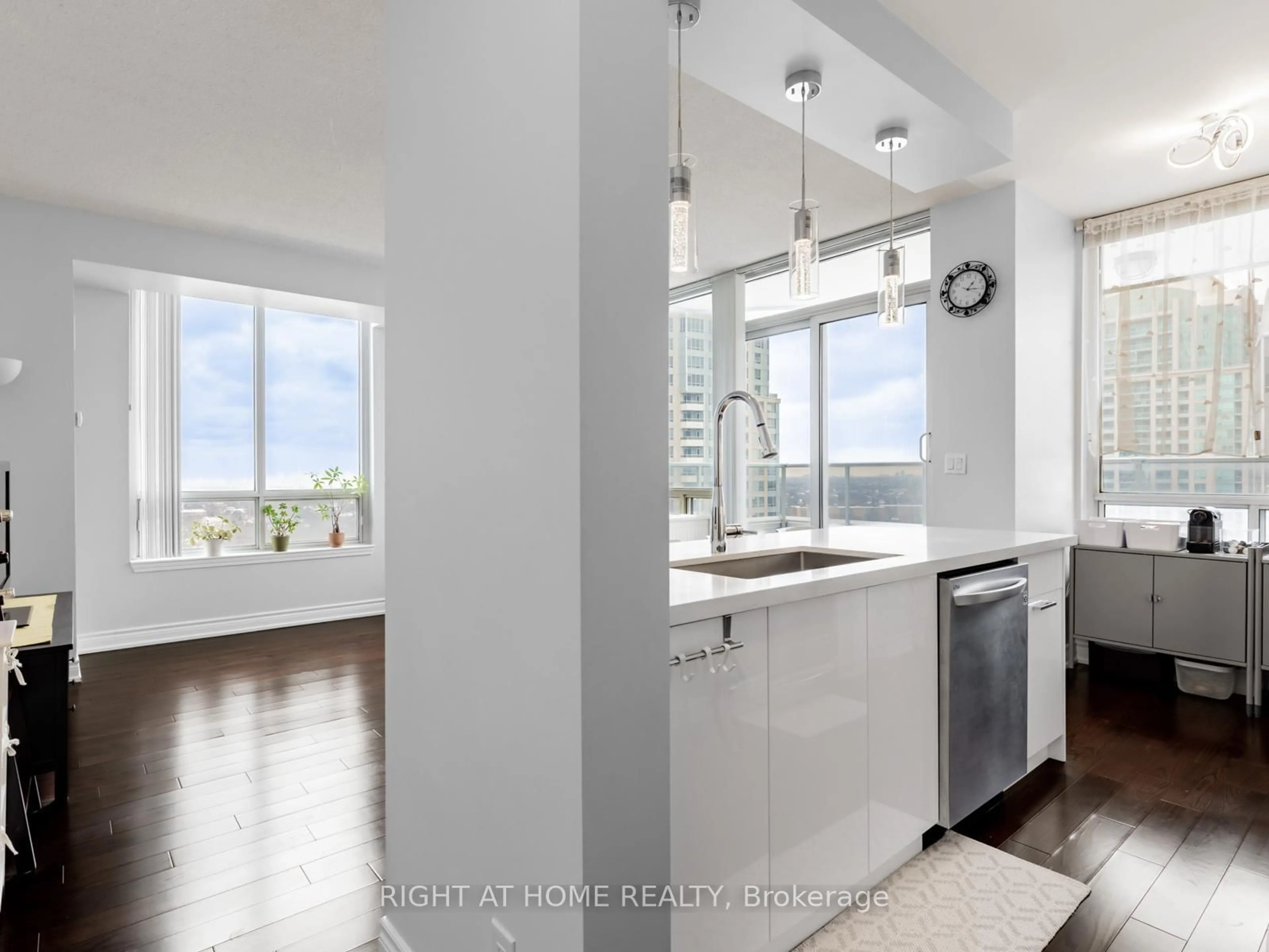 Open concept kitchen, ceramic/tile floor for 8 Rean Dr #1909, Toronto Ontario M2K 3B9