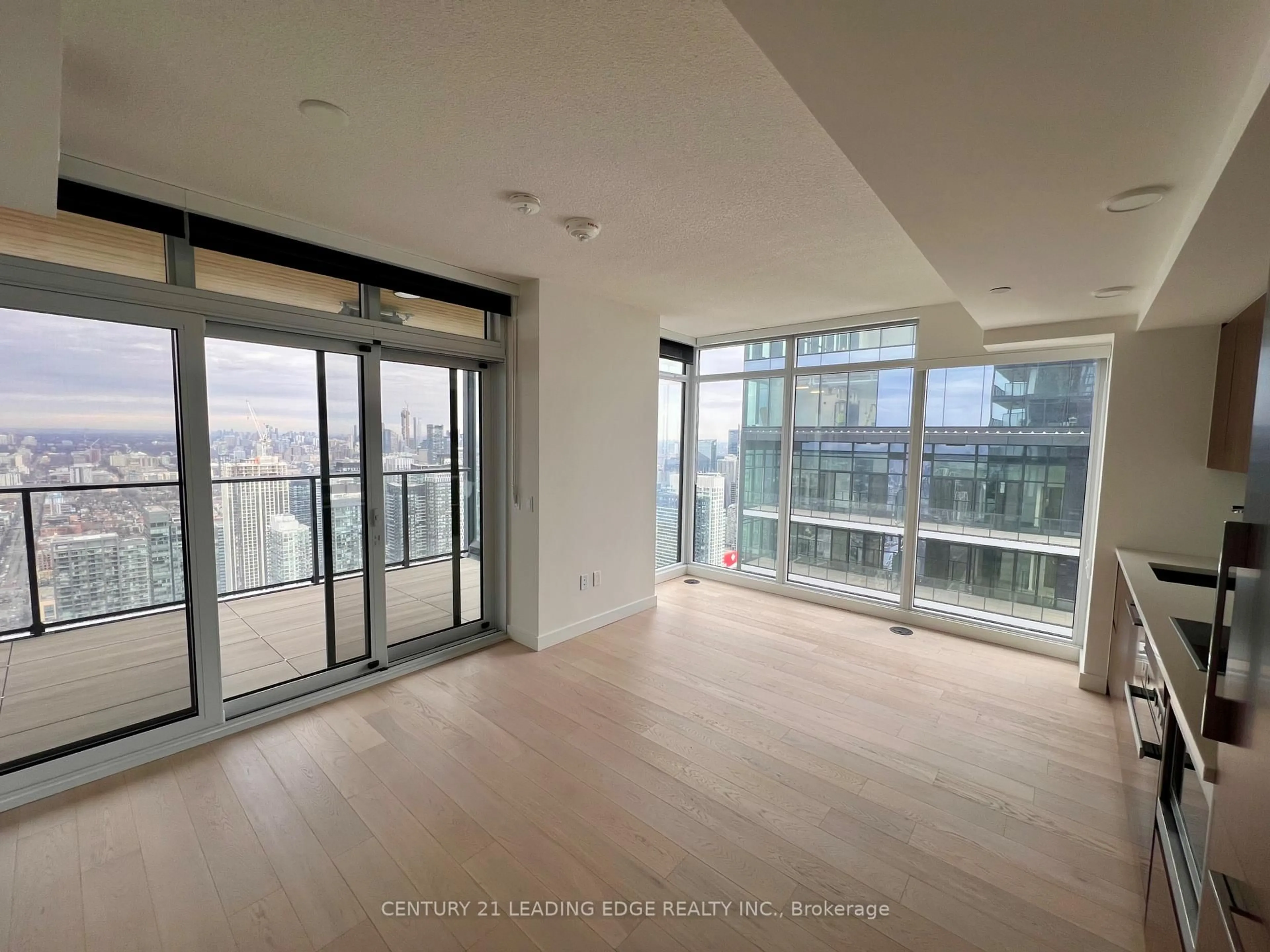 A pic of a room for 3 Concord City Place Way #7103, Toronto Ontario M5V 0X4