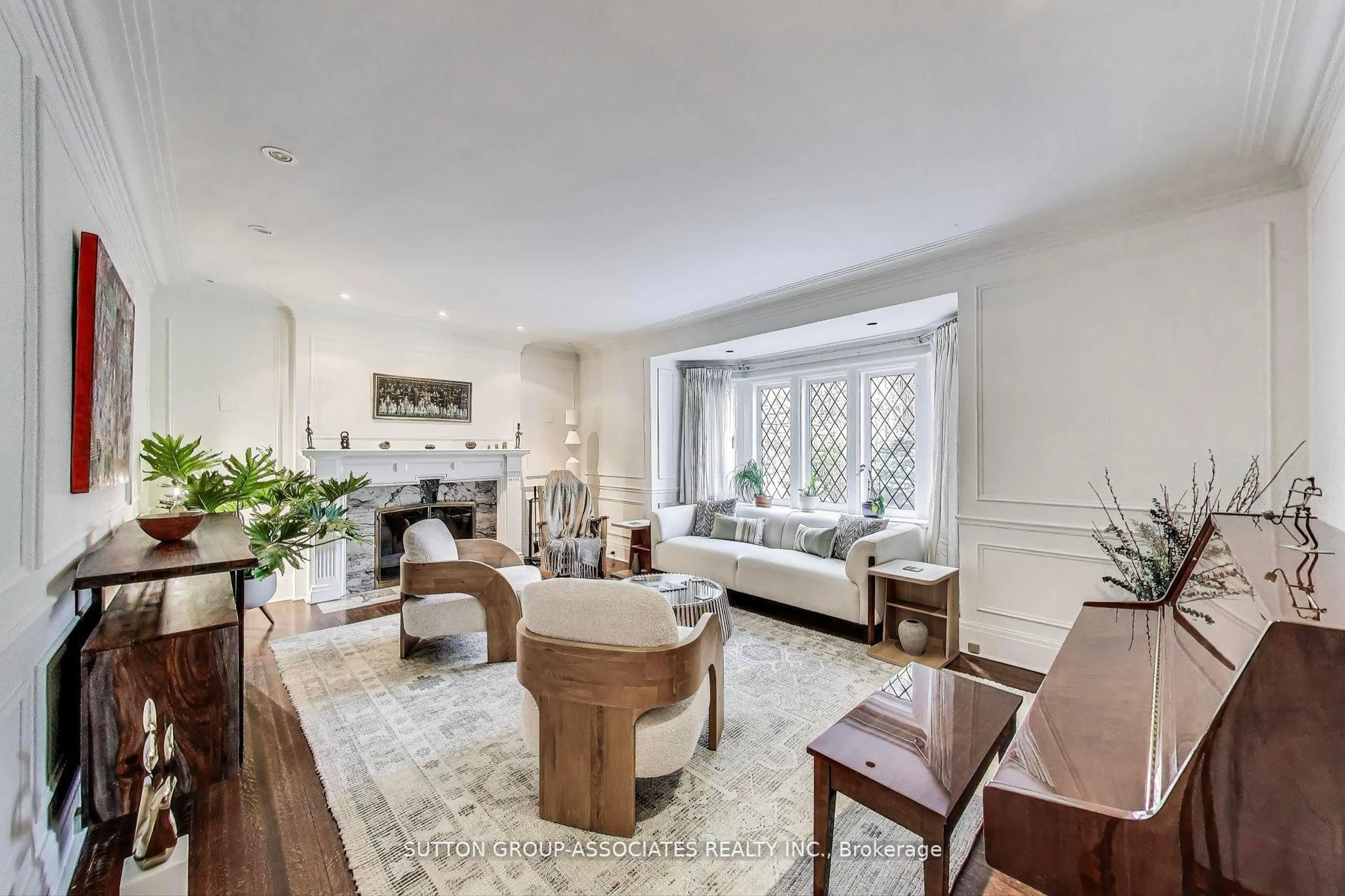 Living room with furniture, unknown for 202 Forest Hill Rd, Toronto Ontario M5P 2N4