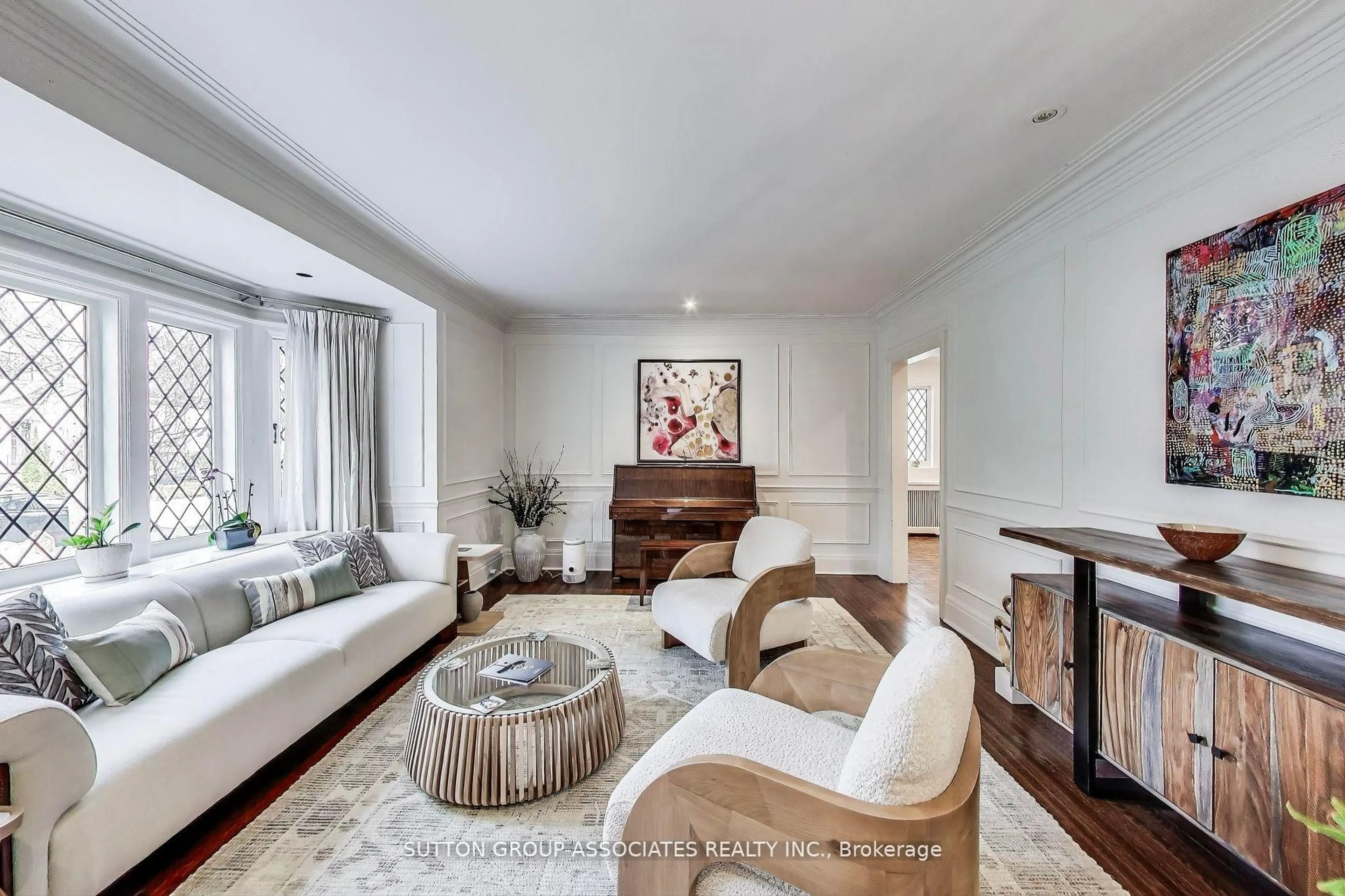 Living room with furniture, unknown for 202 Forest Hill Rd, Toronto Ontario M5P 2N4