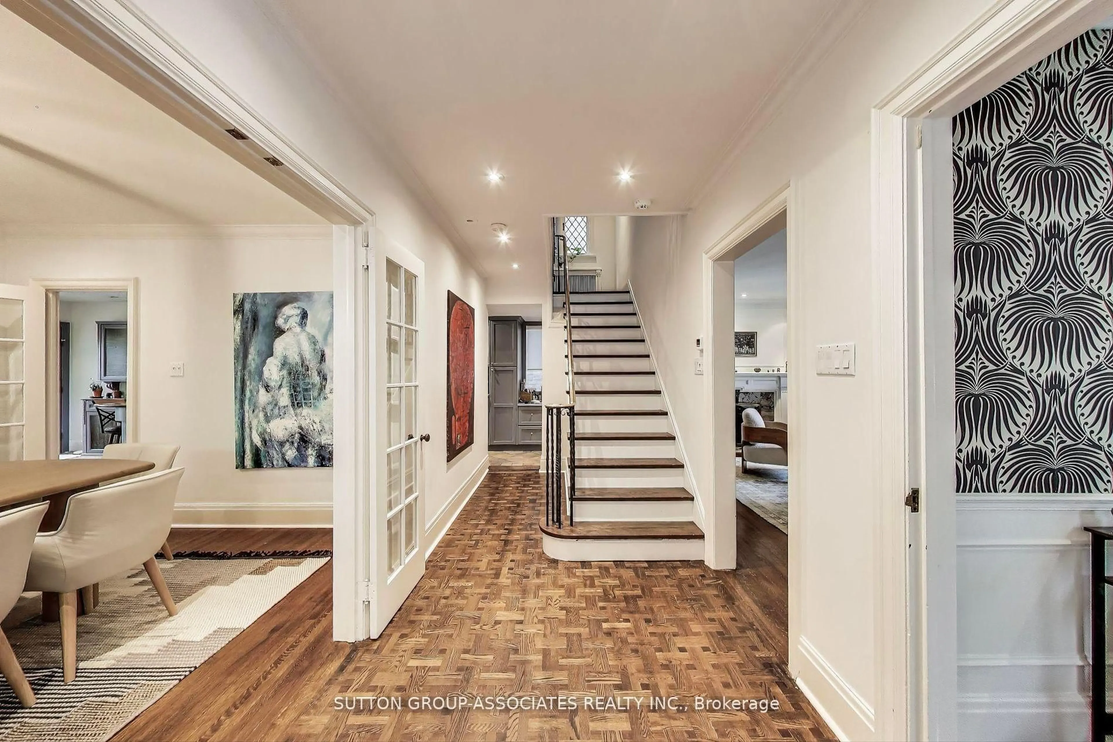 Indoor entryway for 202 Forest Hill Rd, Toronto Ontario M5P 2N4