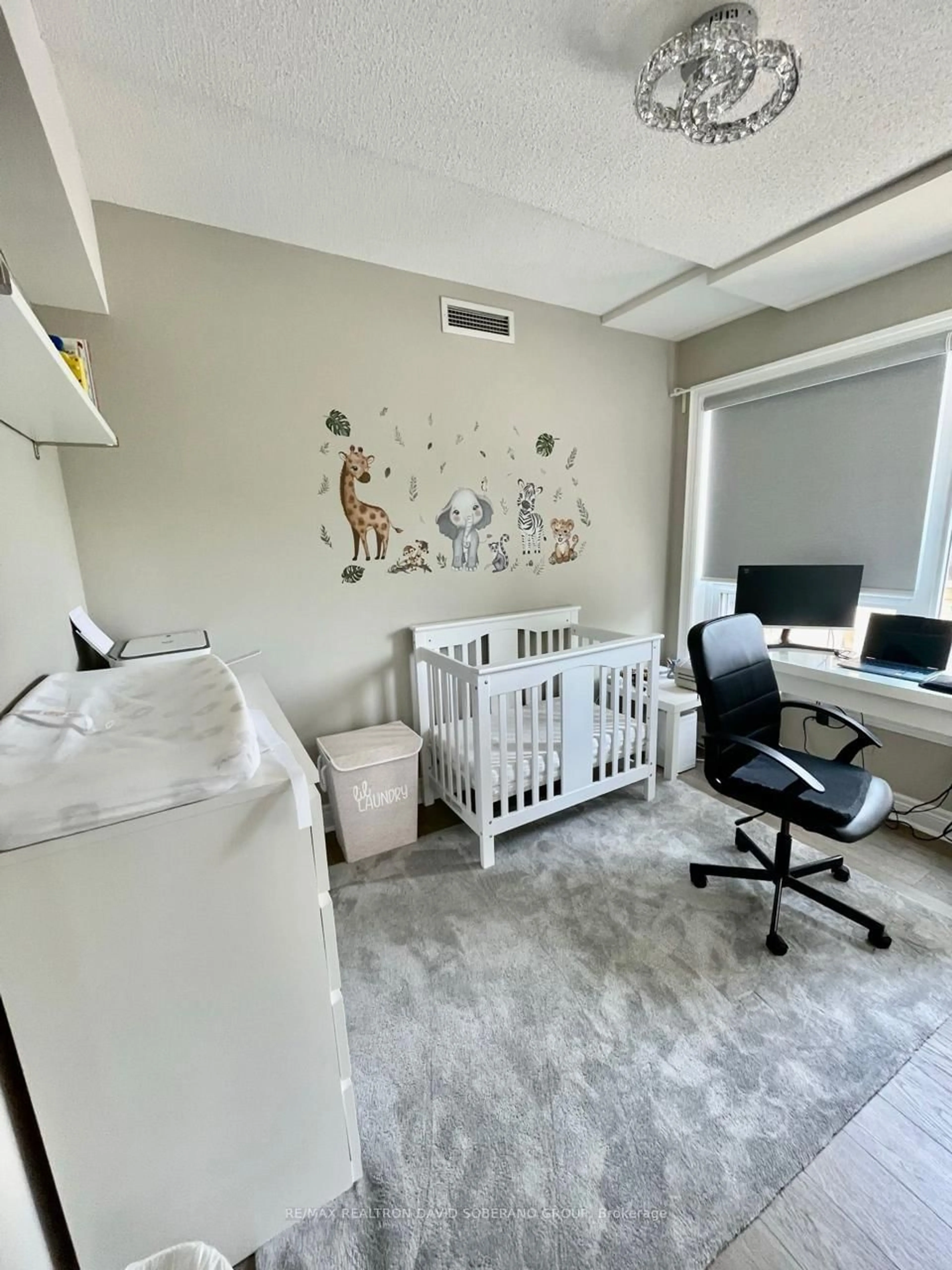 A pic of a room for 701 Sheppard Ave #315, Toronto Ontario M3H 0B2