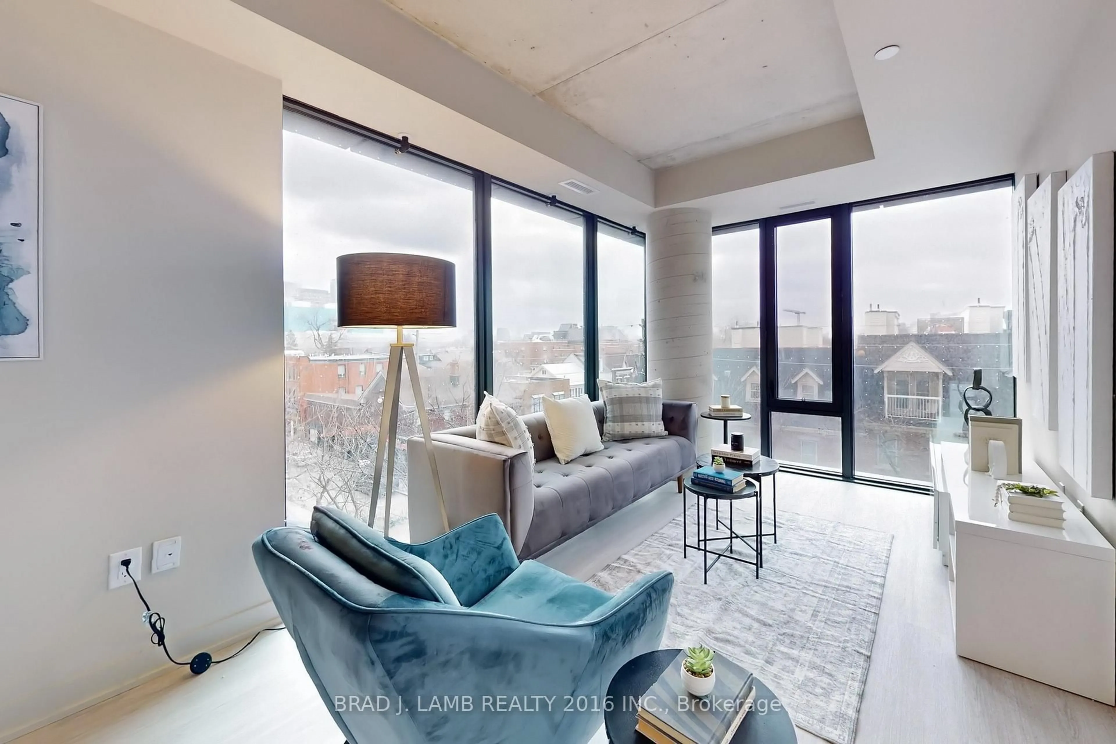 Living room with furniture, unknown for 195 McCaul St #518, Toronto Ontario M5T 0E5