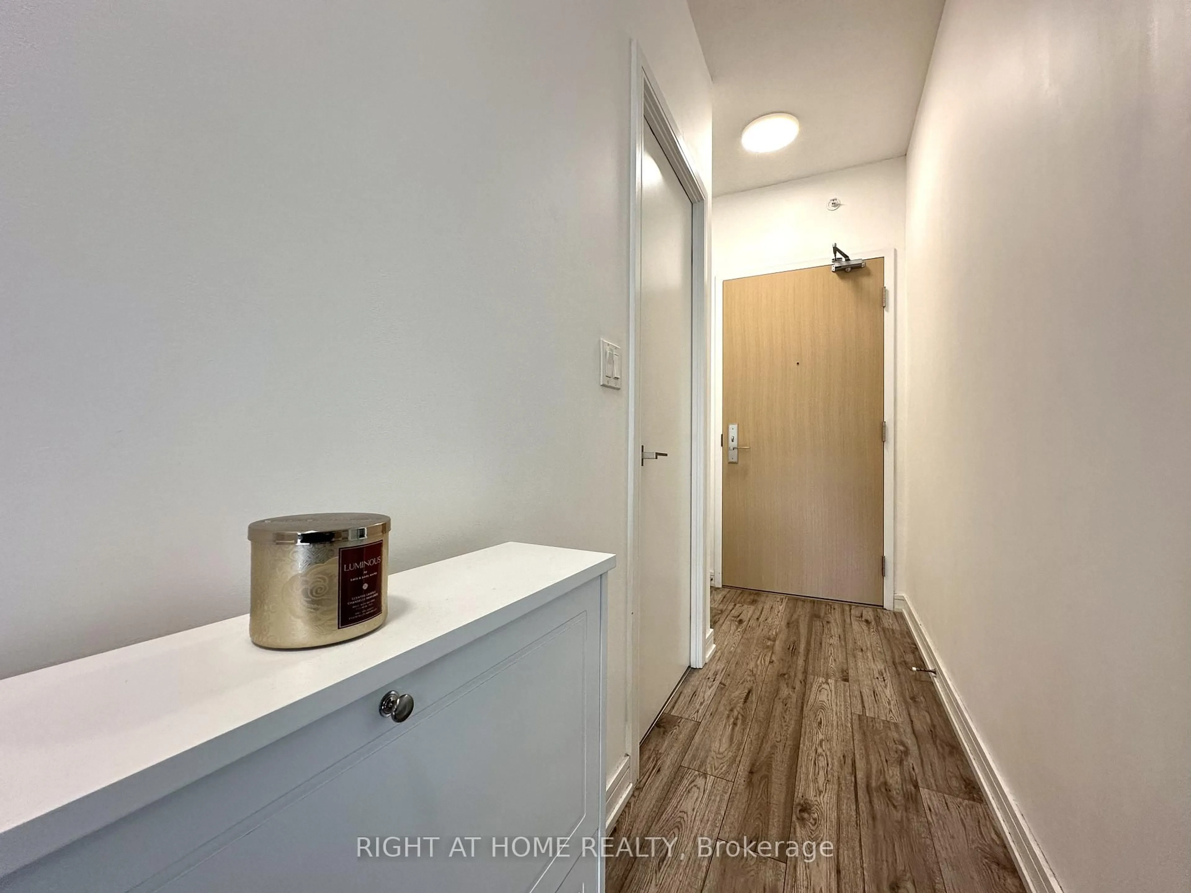 Indoor entryway for 621 Sheppard Ave #321, Toronto Ontario M2K 1B5