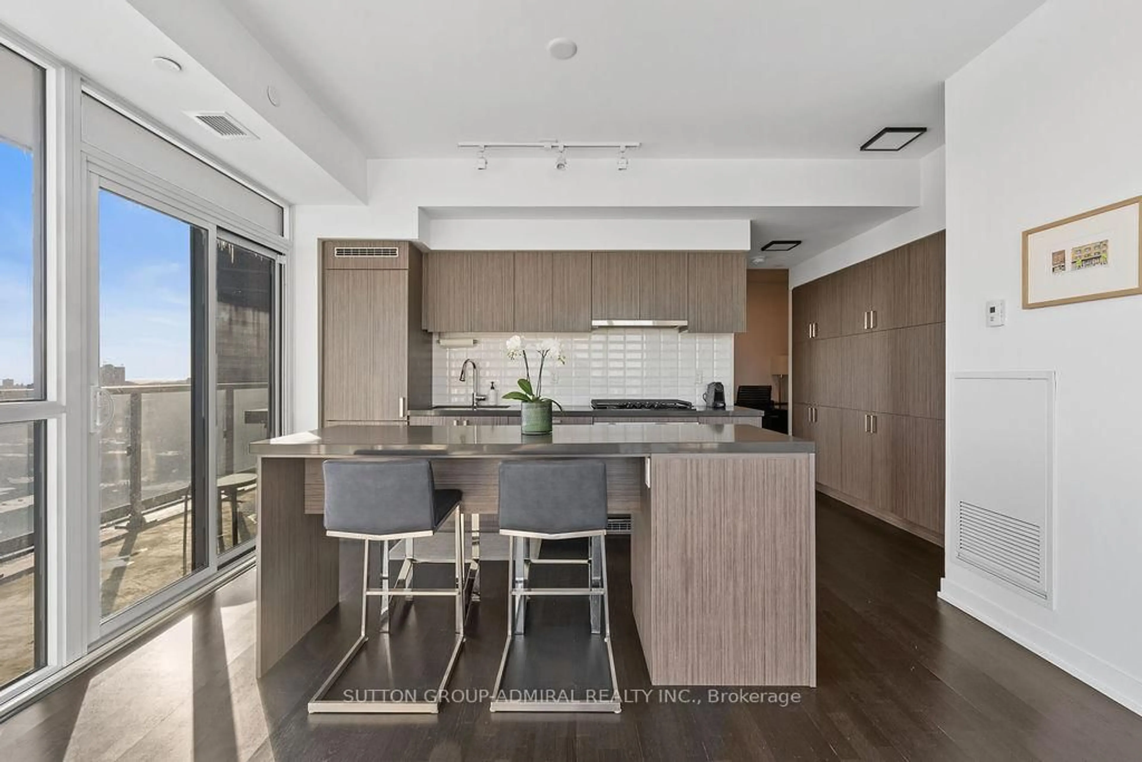 Unknown for 501 St. Clair Ave #1105, Toronto Ontario M5P 0A2