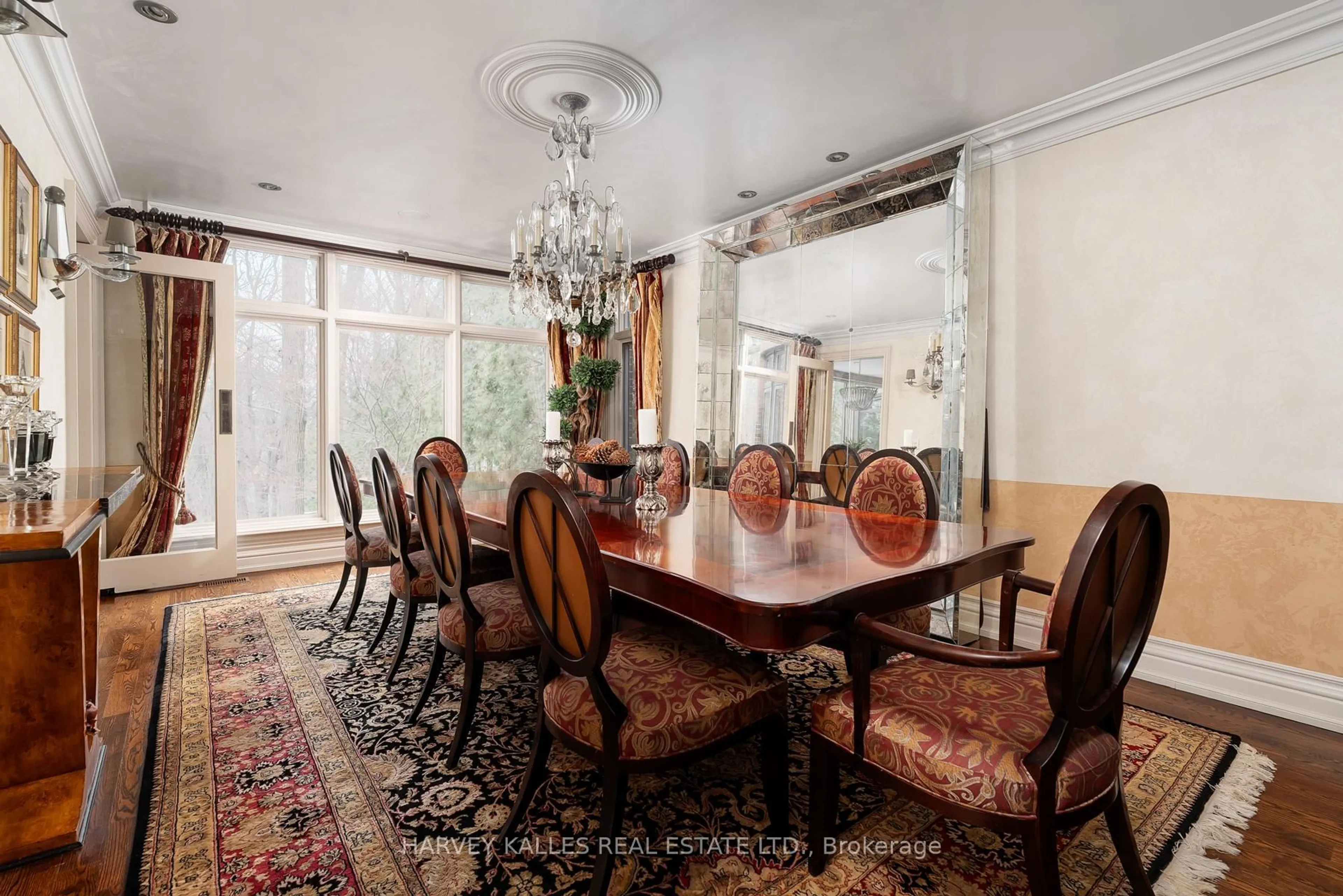 Dining room, carpet floor for 7 Ridgewood Rd, Toronto Ontario M5P 1T4