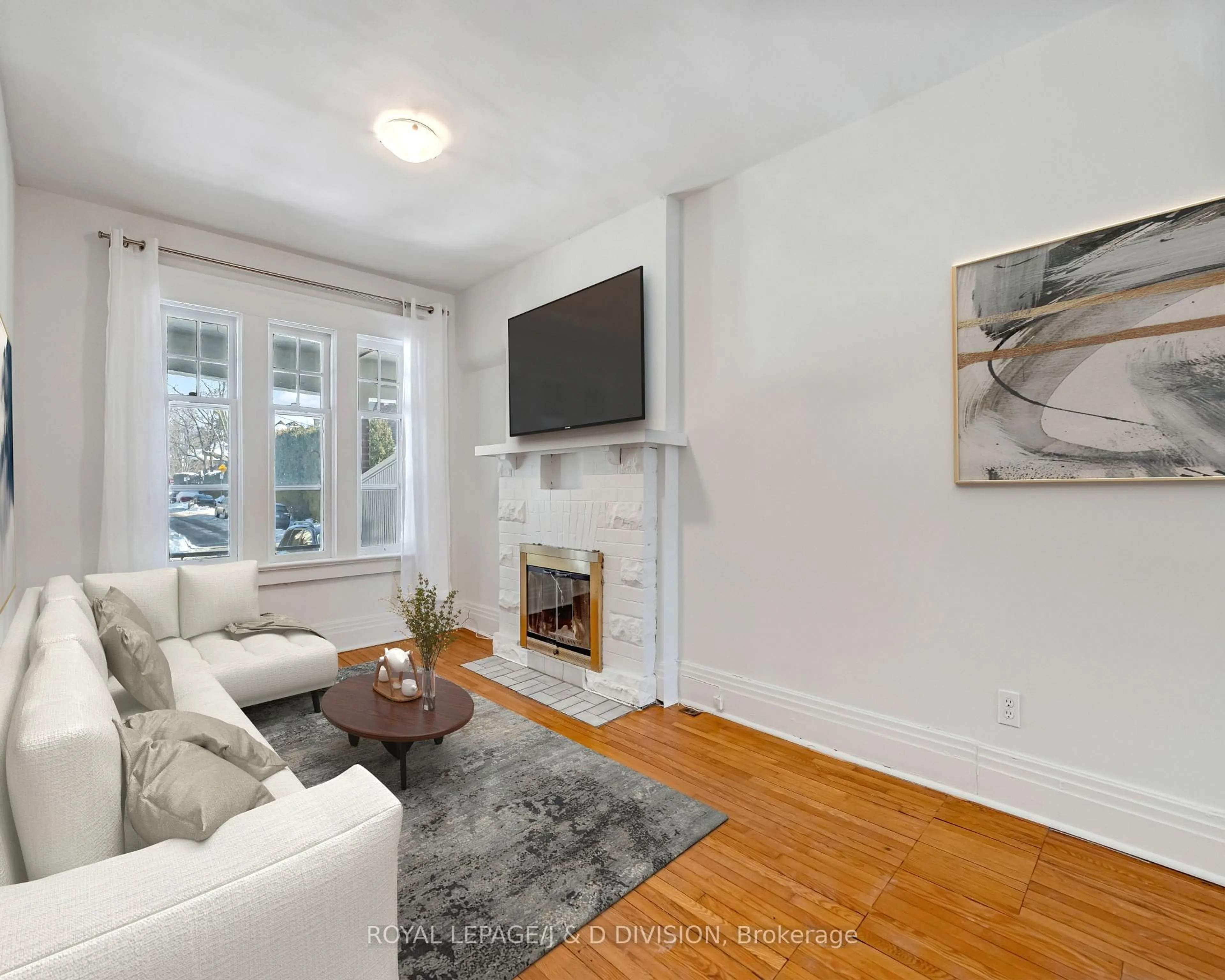 Living room with furniture, unknown for 174 Arlington Ave, Toronto Ontario M6C 2Z2