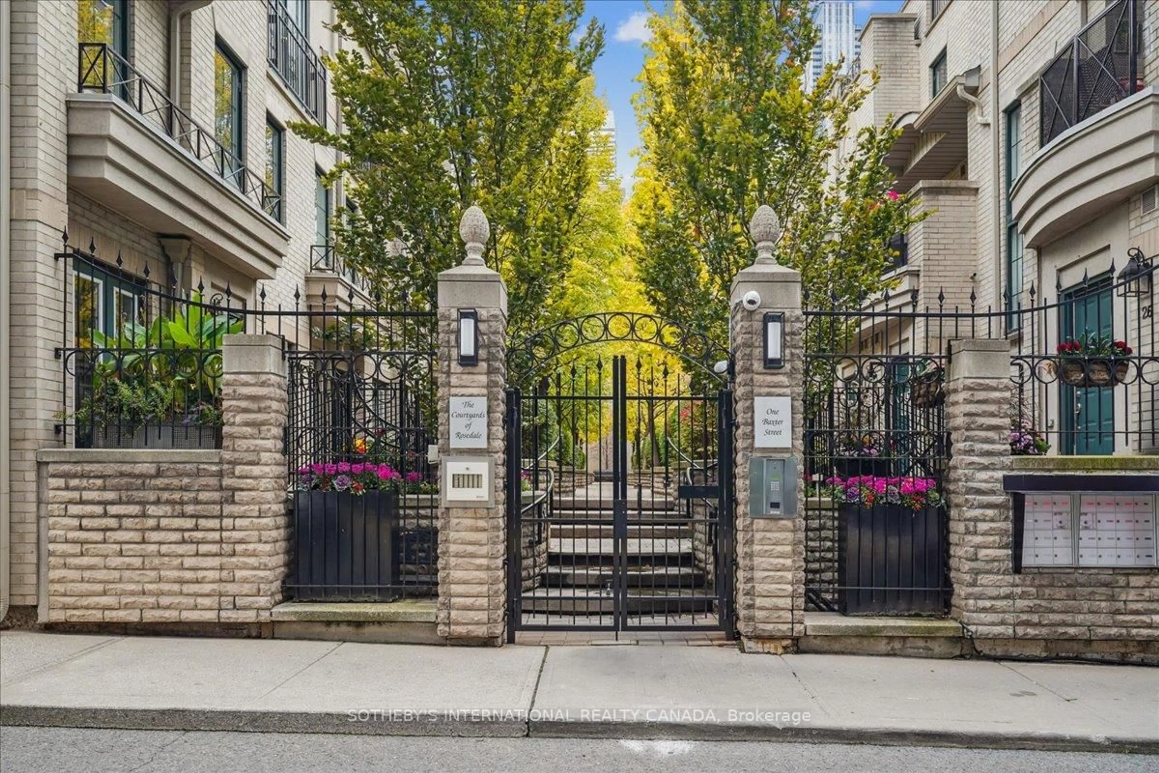 Indoor entryway for 1 Baxter St #2, Toronto Ontario M4W 3W1