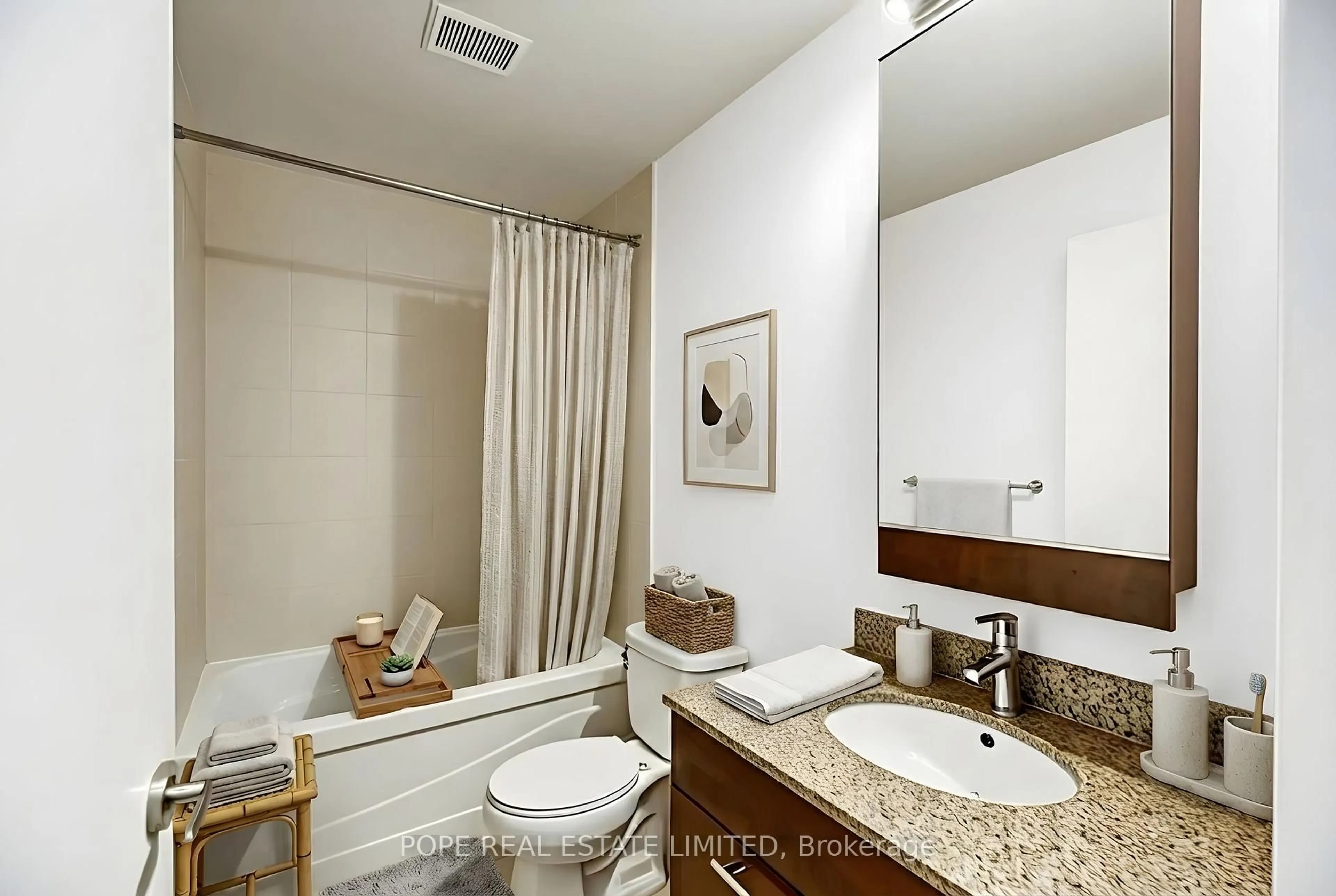 Standard bathroom, ceramic/tile floor for 500 Sherbourne St #502, Toronto Ontario M4X 1L1