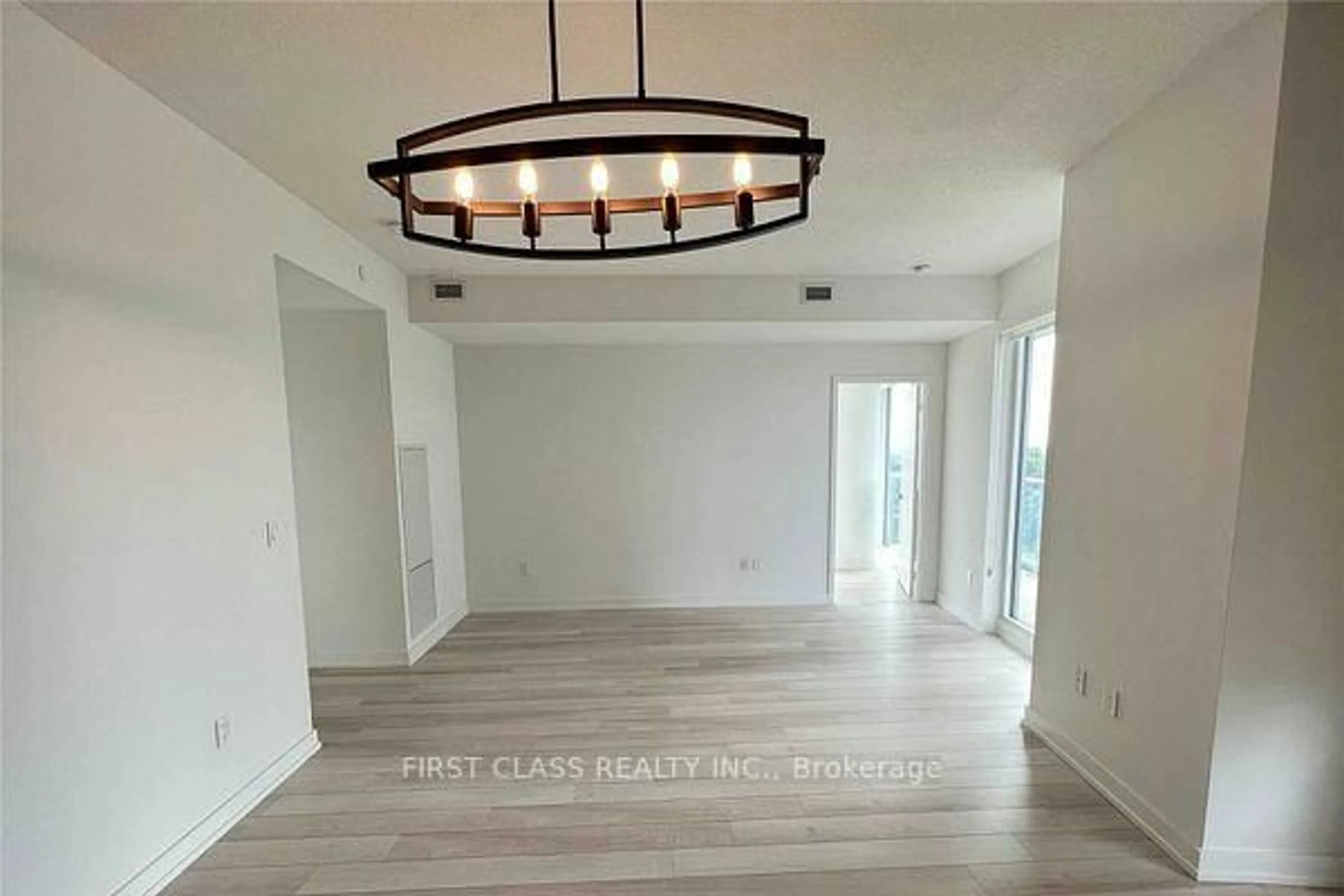 Indoor entryway for 117 McMahon Dr #303, Toronto Ontario M2K 0E4