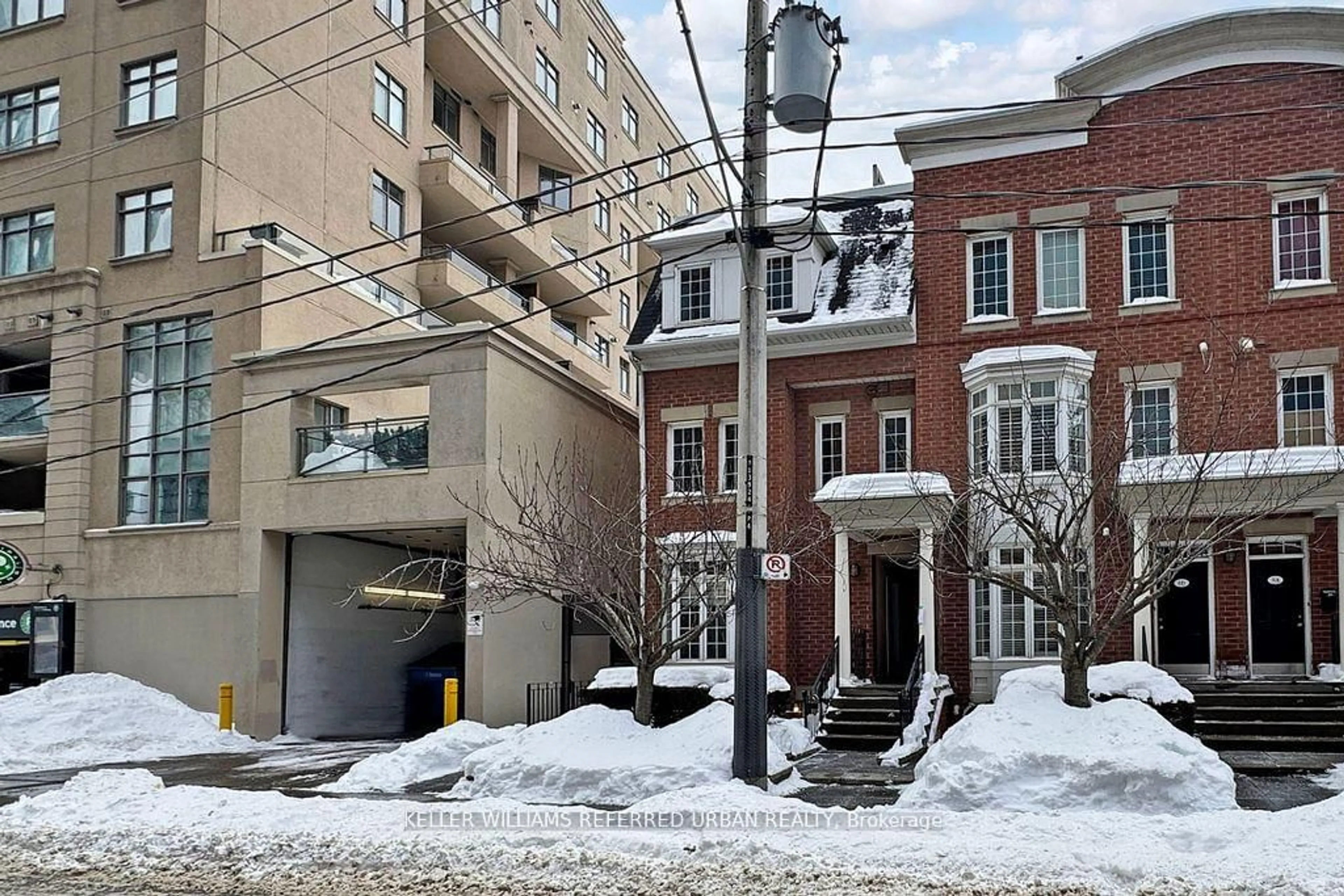 Indoor foyer for 4A Portland St, Toronto Ontario M5V 3N6