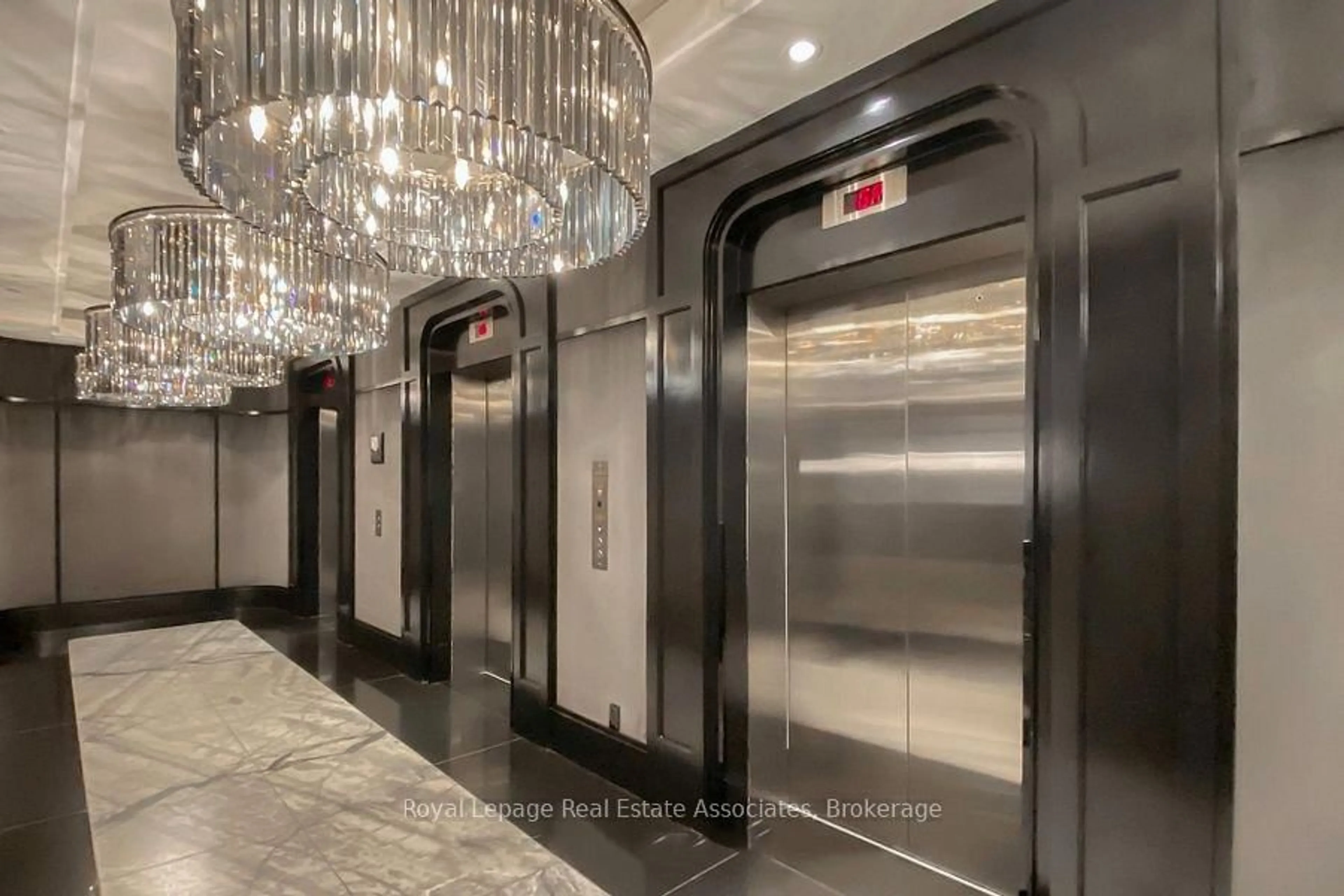 Indoor foyer for 88 Blue Jays Way #1604, Toronto Ontario M5V 0L7