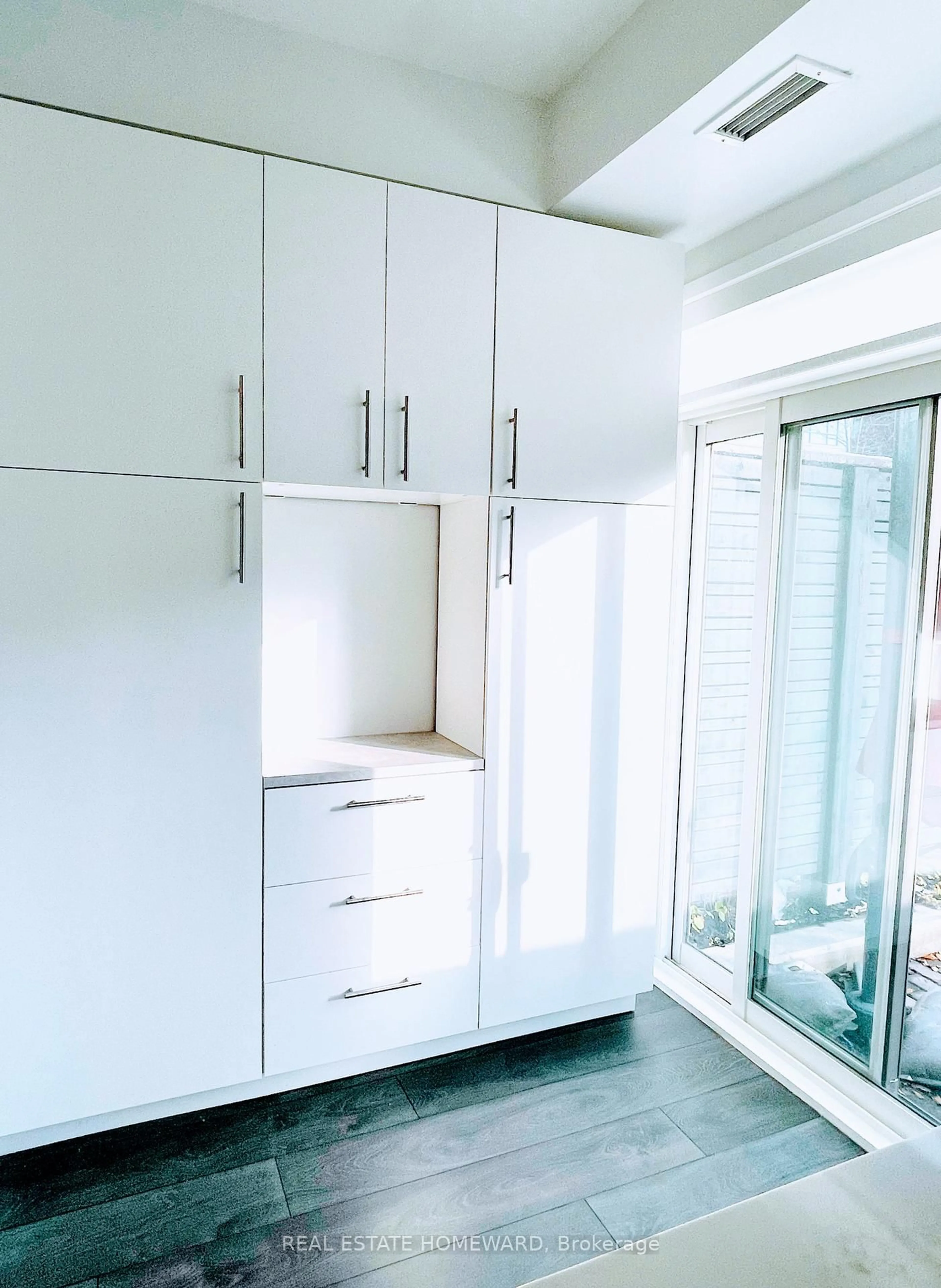 Unknown for 17 St. Bartholomew St, Toronto Ontario M5A 0A3