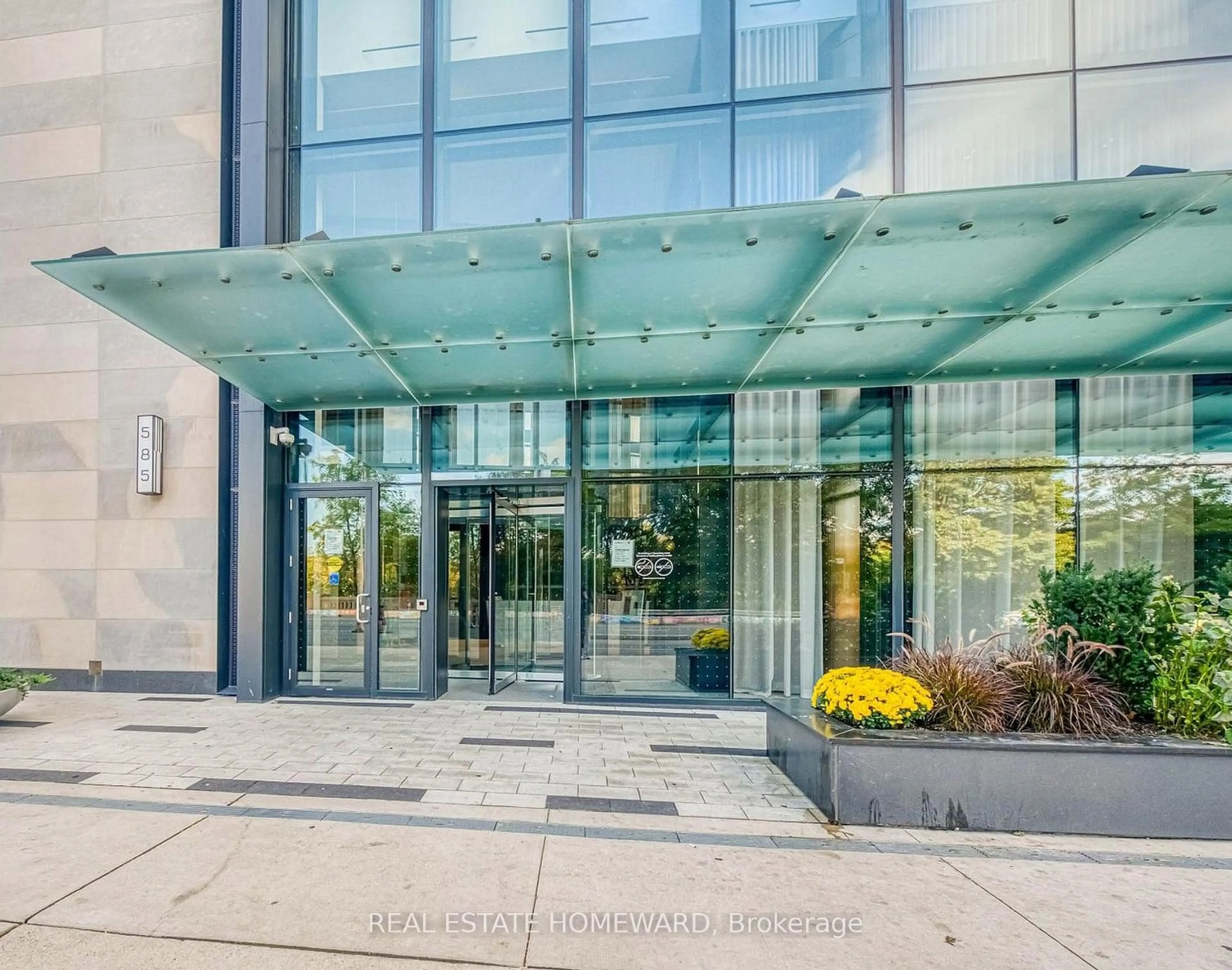 Indoor foyer for 585 BLOOR St #1118, Toronto Ontario M4W 0B3