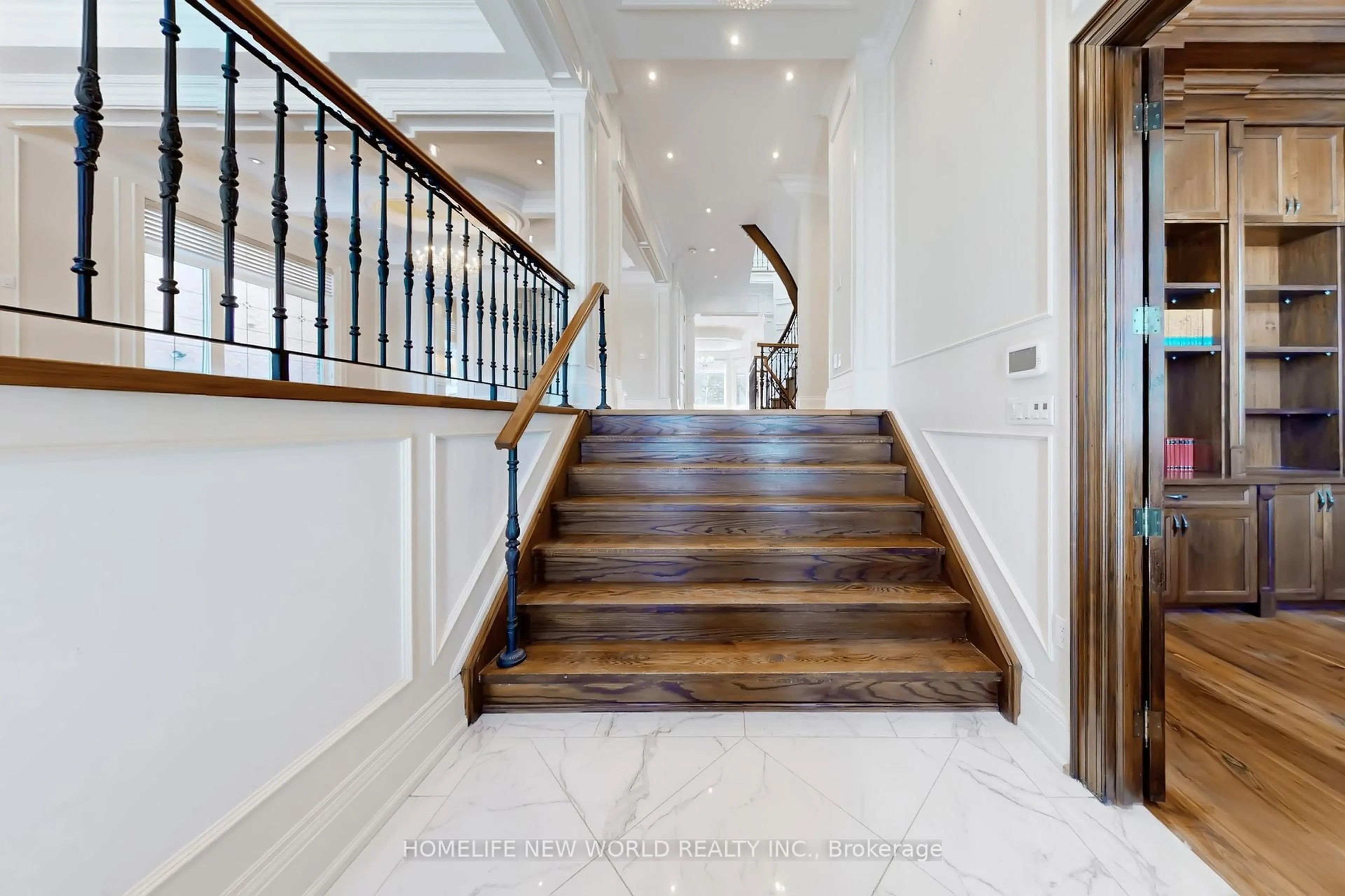 Stairs for 110 Bidewell Ave, Toronto Ontario M3H 1J9