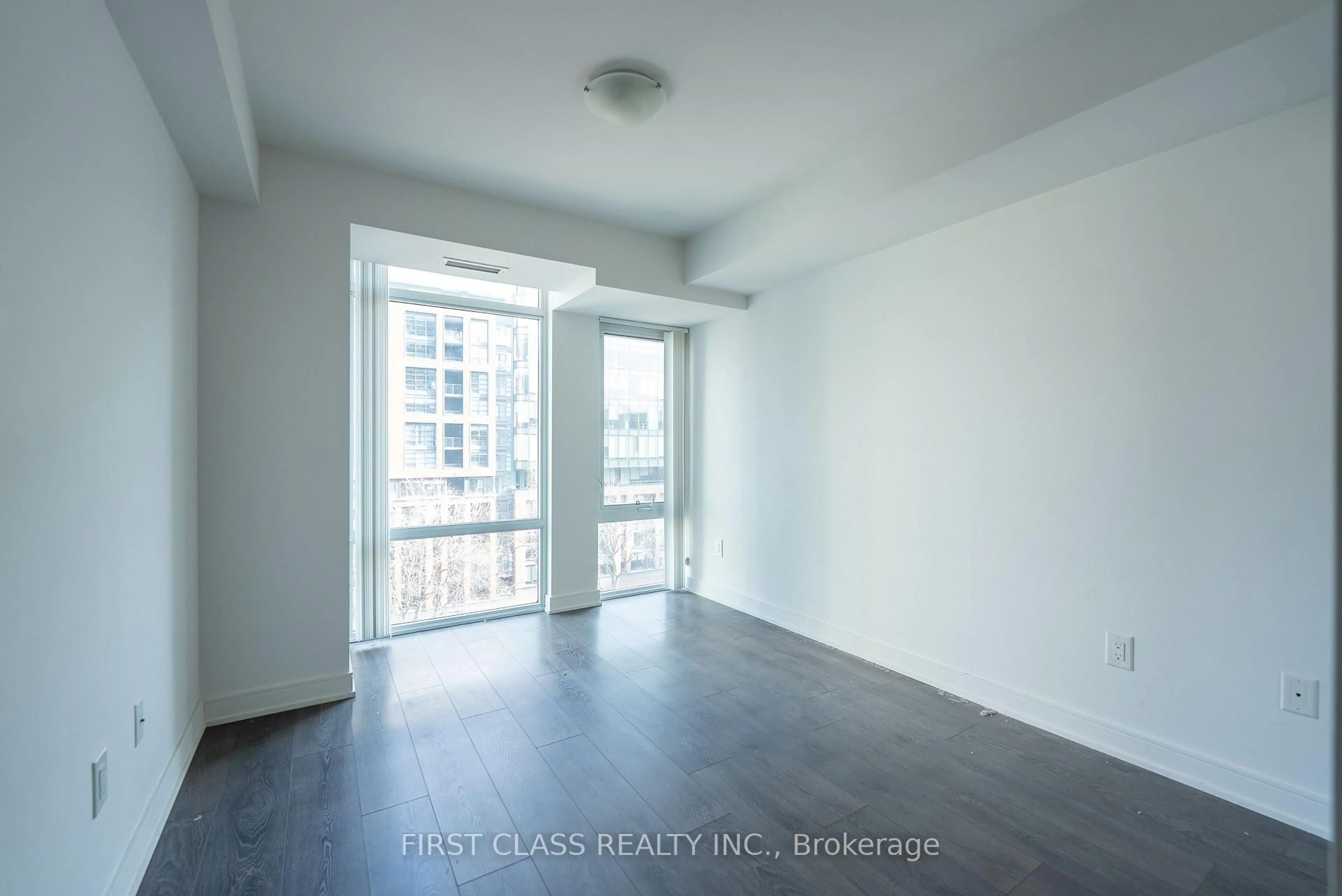 A pic of a room for 525 Adelaide St #1022, Toronto Ontario M5V 0N7