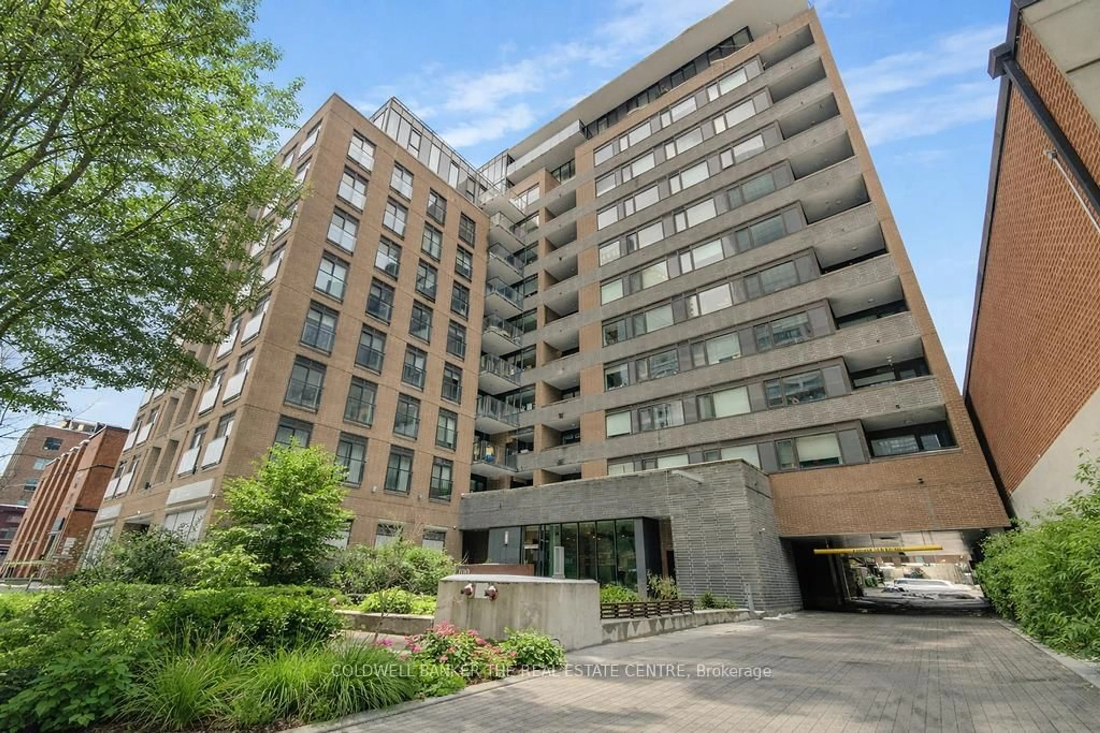 Indoor foyer for 400 Wellington St #802, Toronto Ontario M5V 0B5