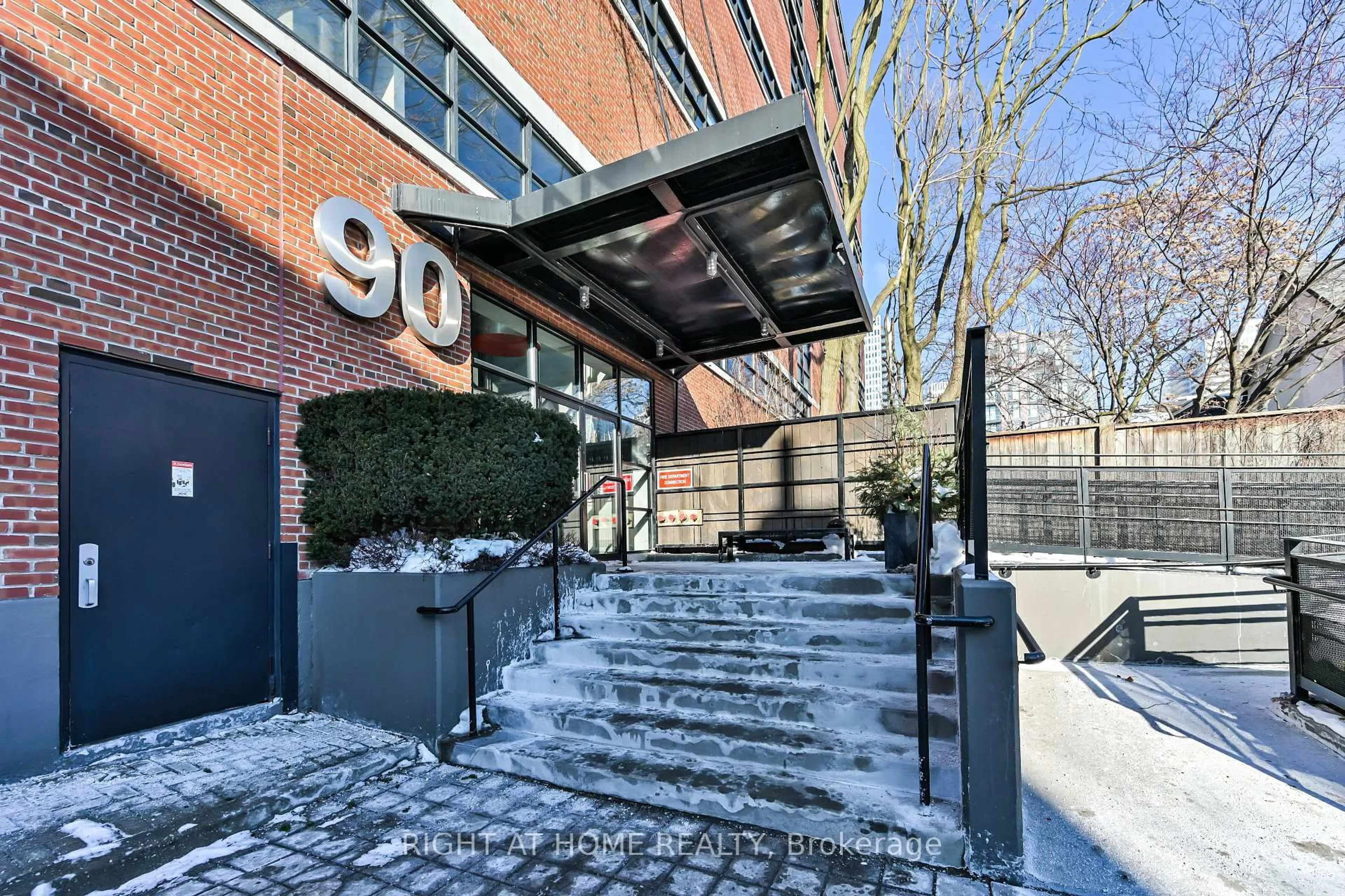 Indoor foyer for 90 Sumach St #315, Toronto Ontario M5A 3J9