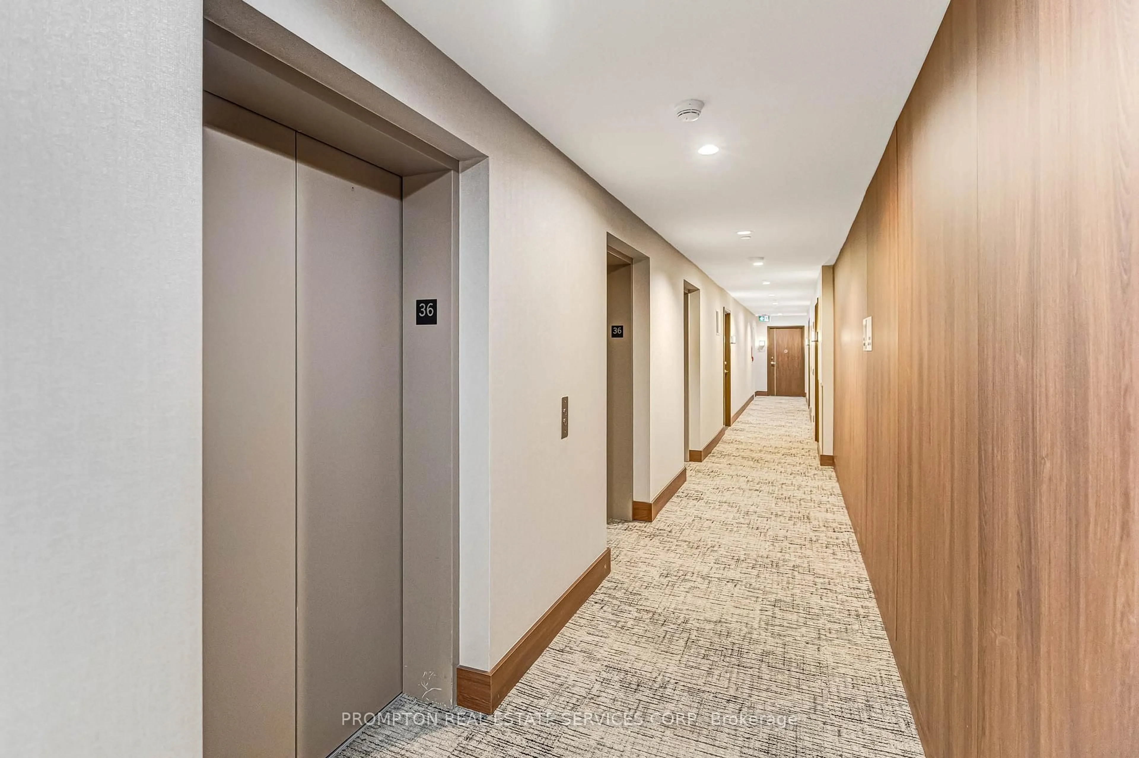 Indoor foyer for 117 Mcmahon Dr #3609, Toronto Ontario M2K 0E4