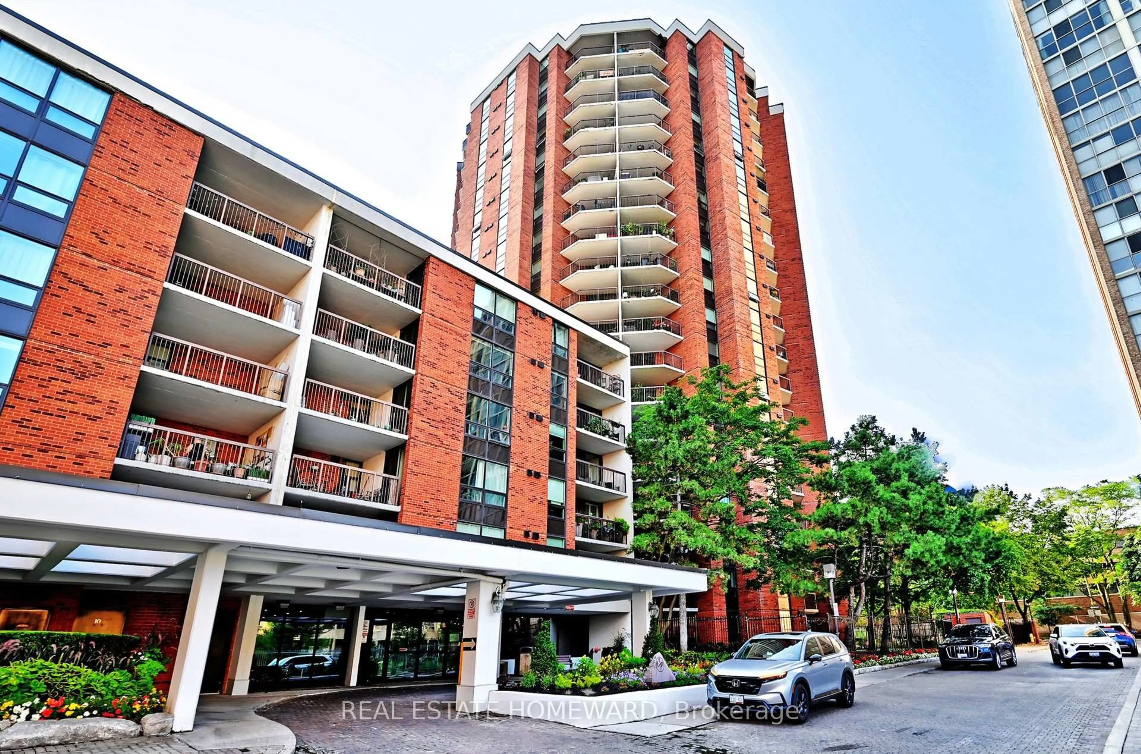 Indoor foyer for 77 Maitland Pl #623, Toronto Ontario M4Y 2V6