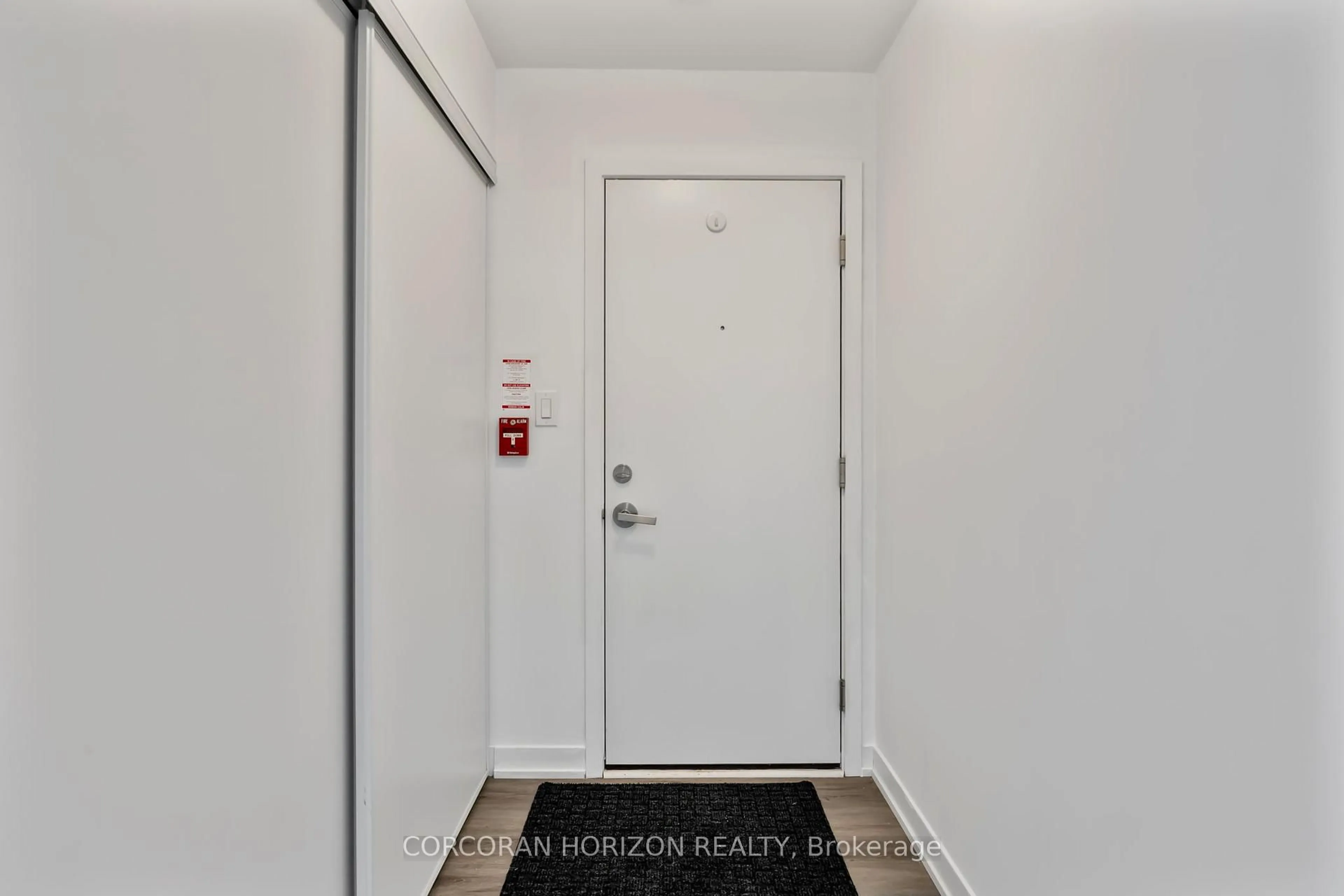 Indoor entryway for 12 Marquette Ave #6, Toronto Ontario M6A 0E1
