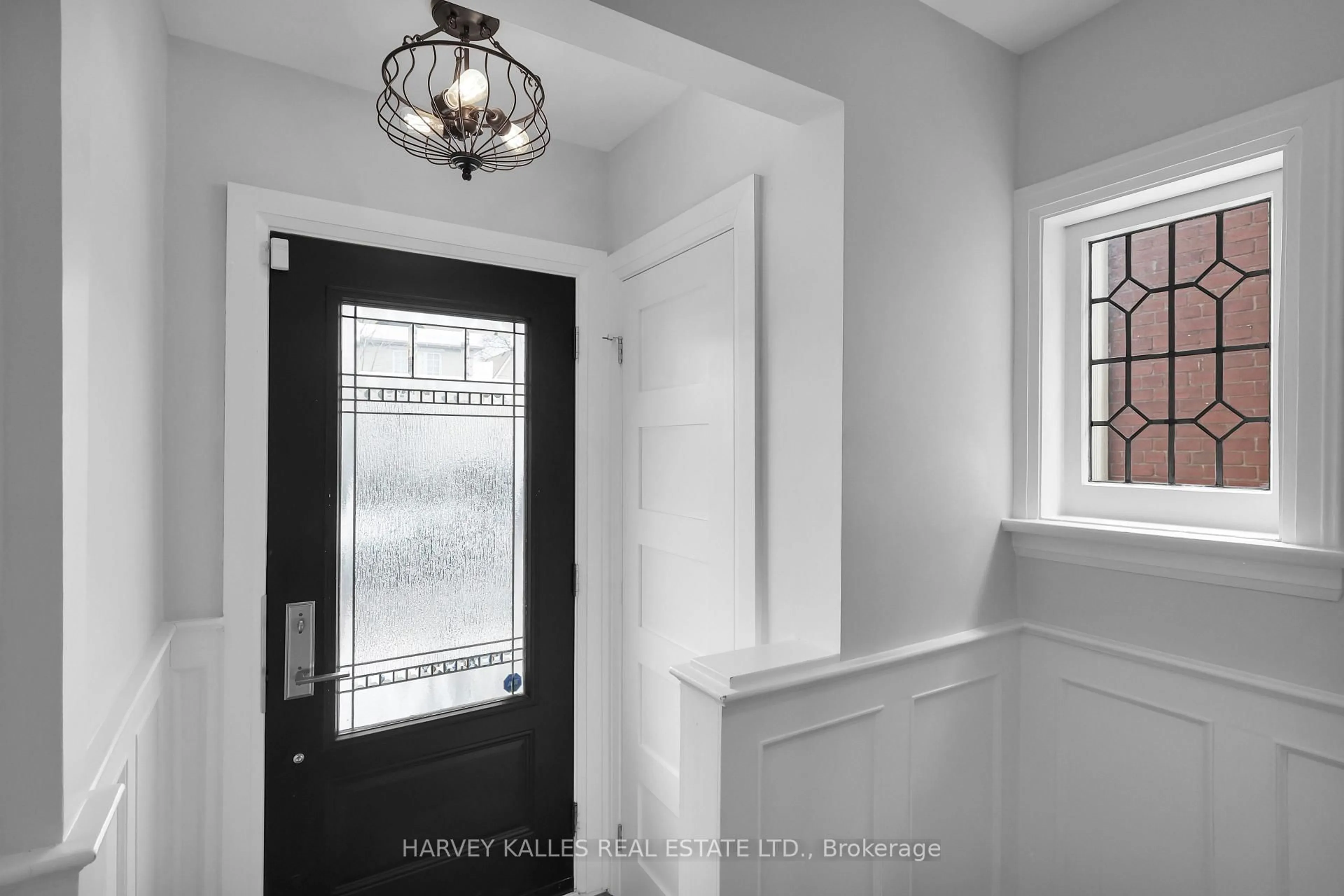Indoor entryway for 50 Elm Rd, Toronto Ontario M5M 3T4