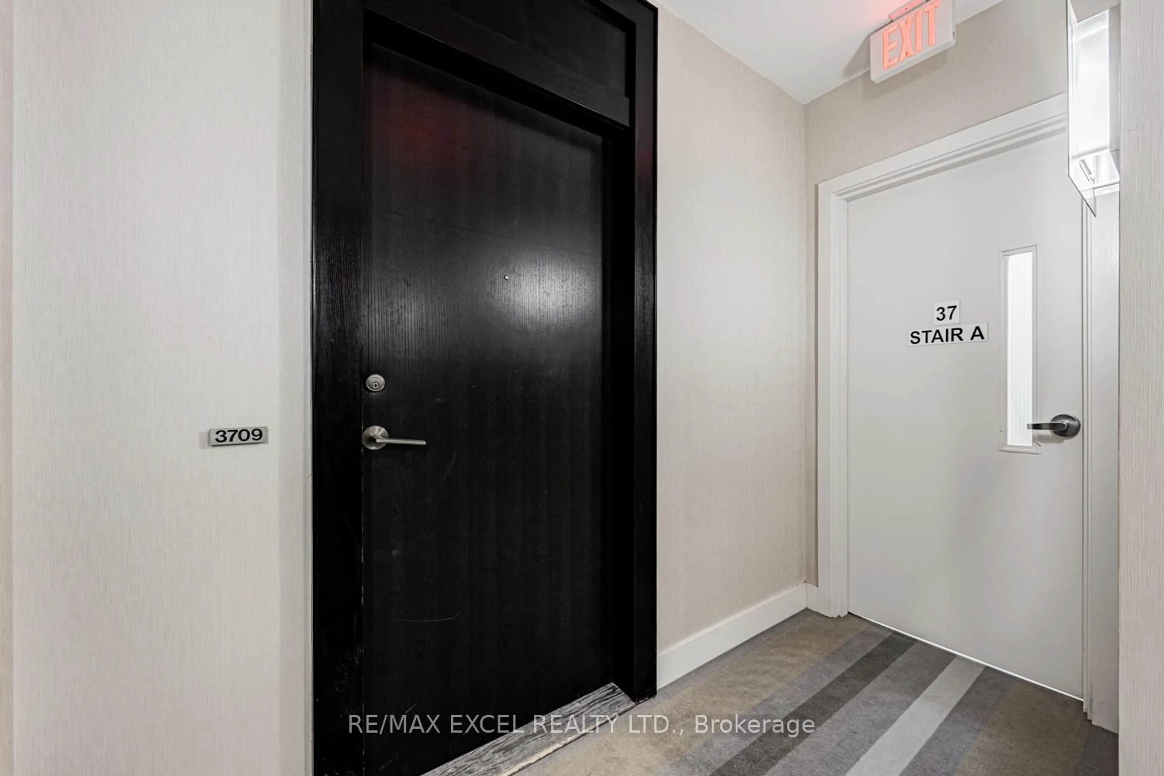 Indoor entryway for 33 Charles St #3709, Toronto Ontario M4Y 1R9