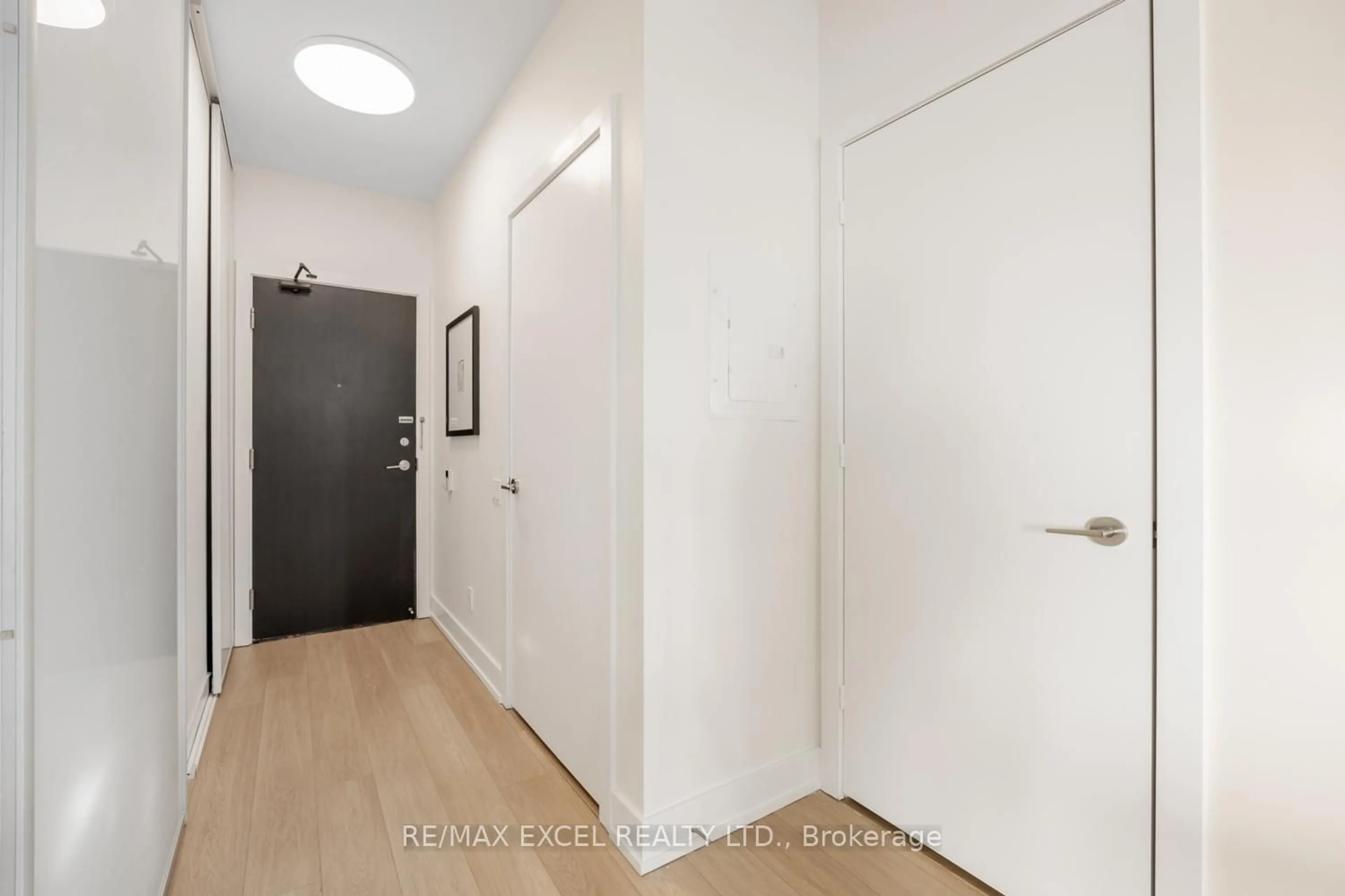 Indoor entryway for 33 Charles St #3709, Toronto Ontario M4Y 1R9