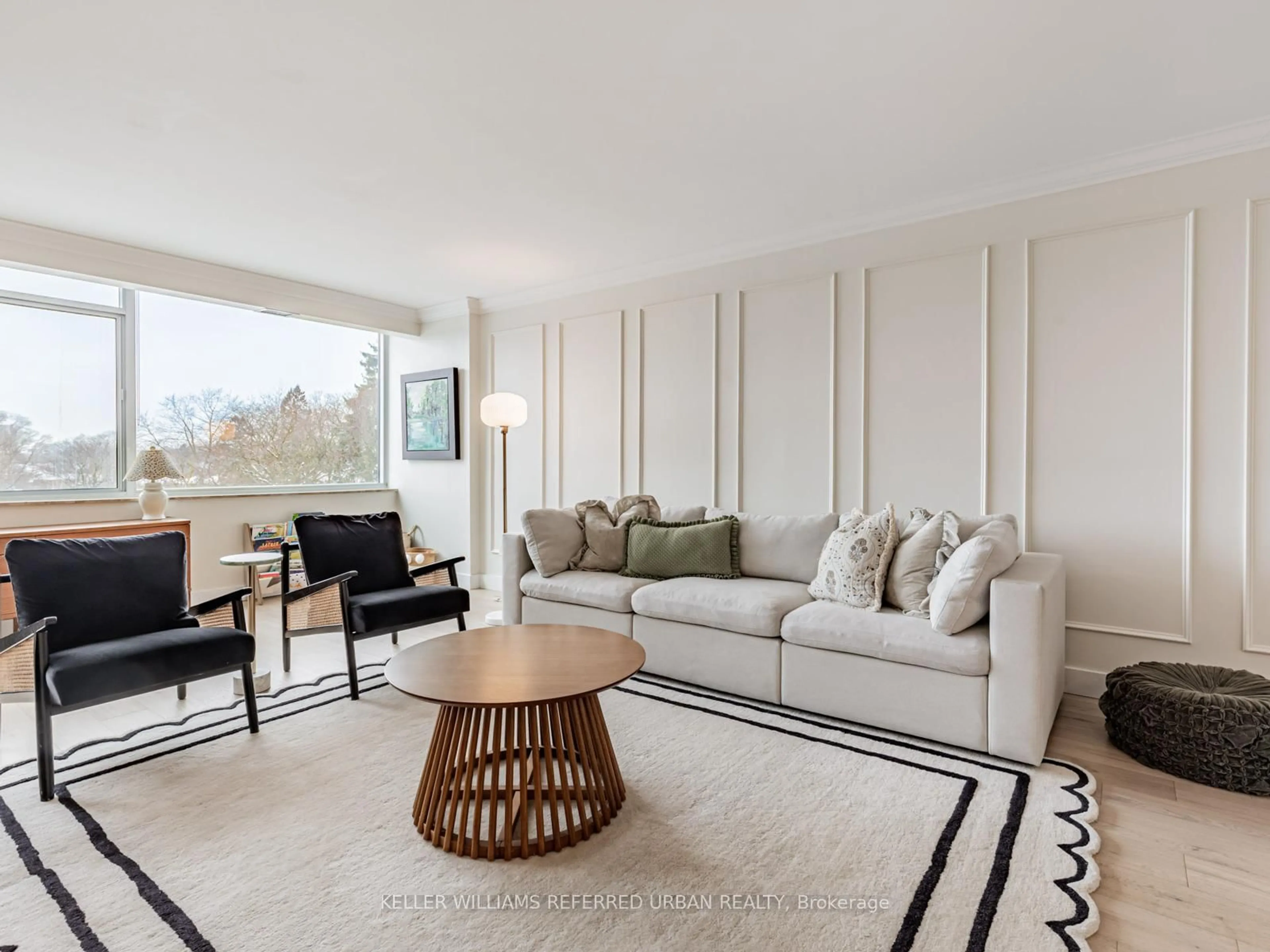 Living room with furniture, unknown for 3000 Bathurst St #412, Toronto Ontario M6B 3B4