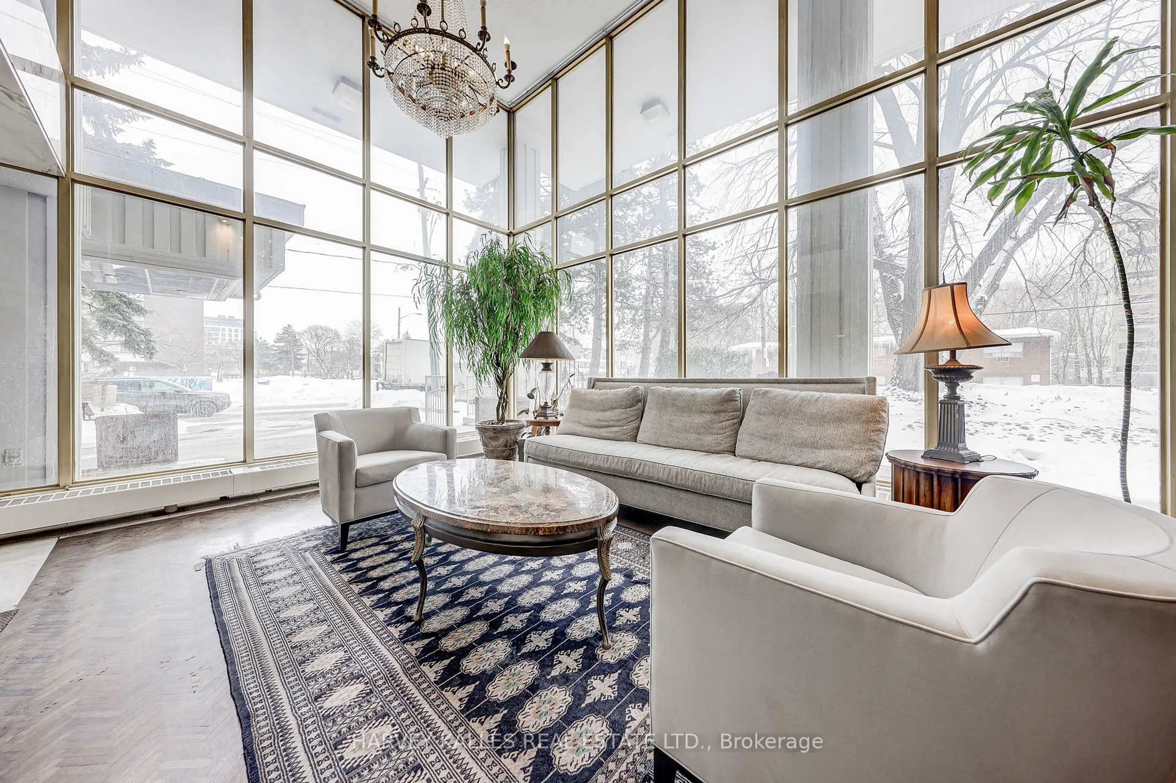 Living room with furniture, unknown for 2600 Bathurst St #1001, Toronto Ontario M6B 2Z4