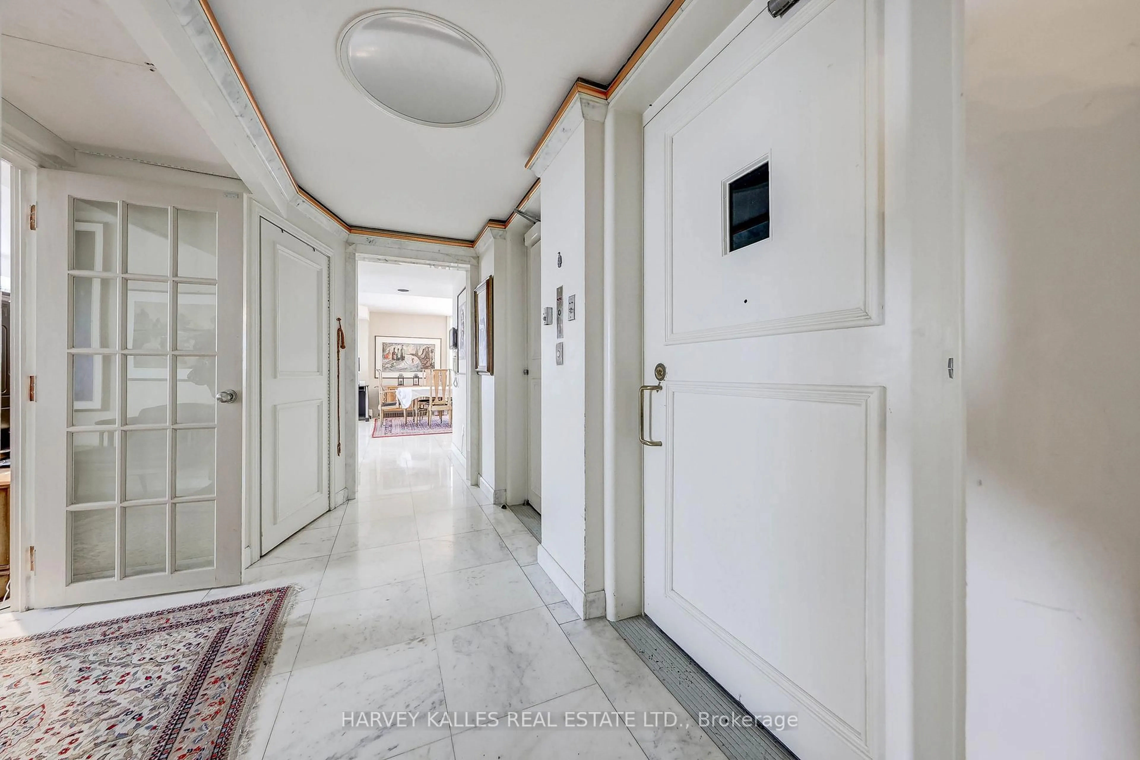 Indoor foyer for 2600 Bathurst St #1001, Toronto Ontario M6B 2Z4