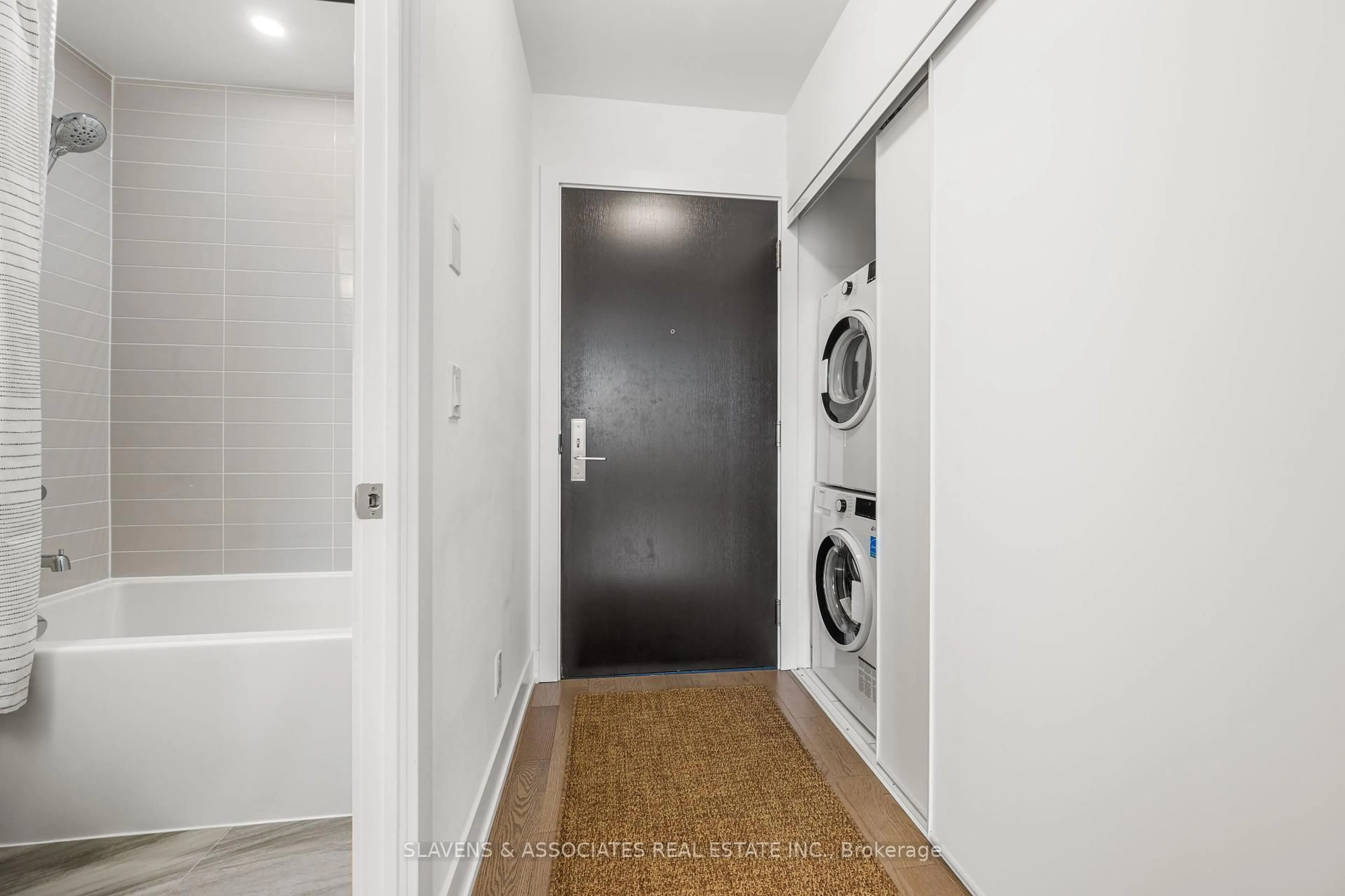 Indoor entryway for 181 Bedford Rd #410, Toronto Ontario M5R 0C2