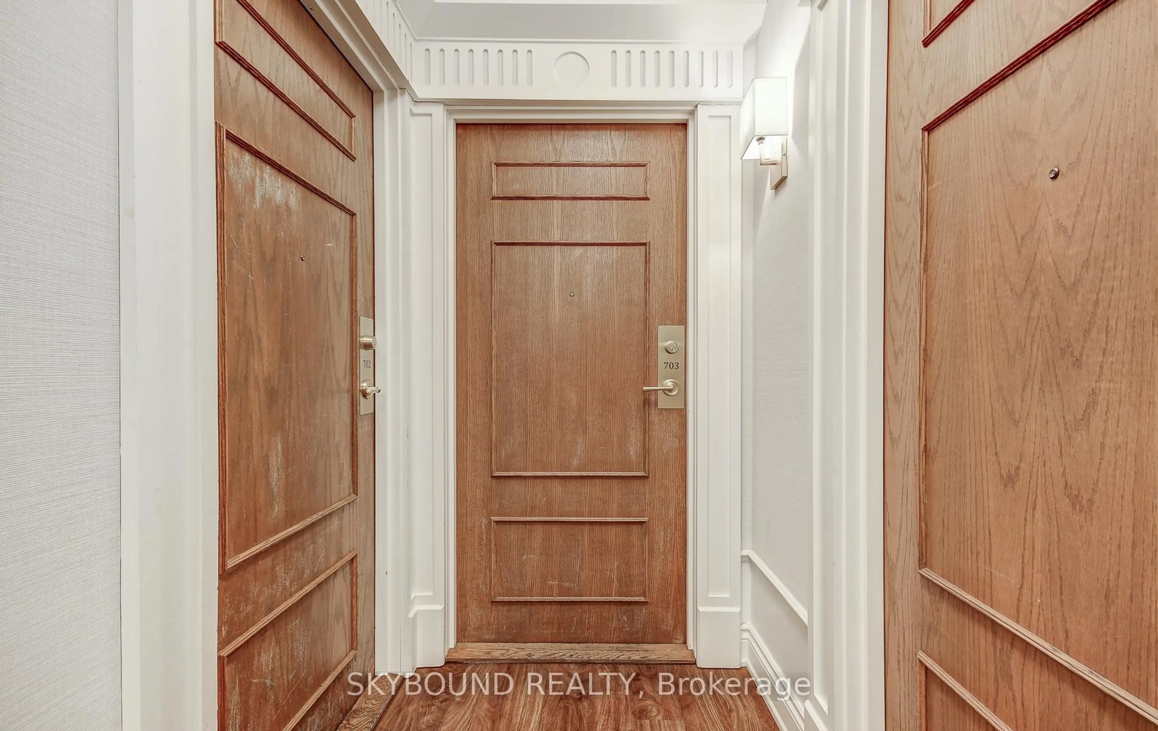 Indoor entryway for 120 Lombard St #703, Toronto Ontario M5C 3H5