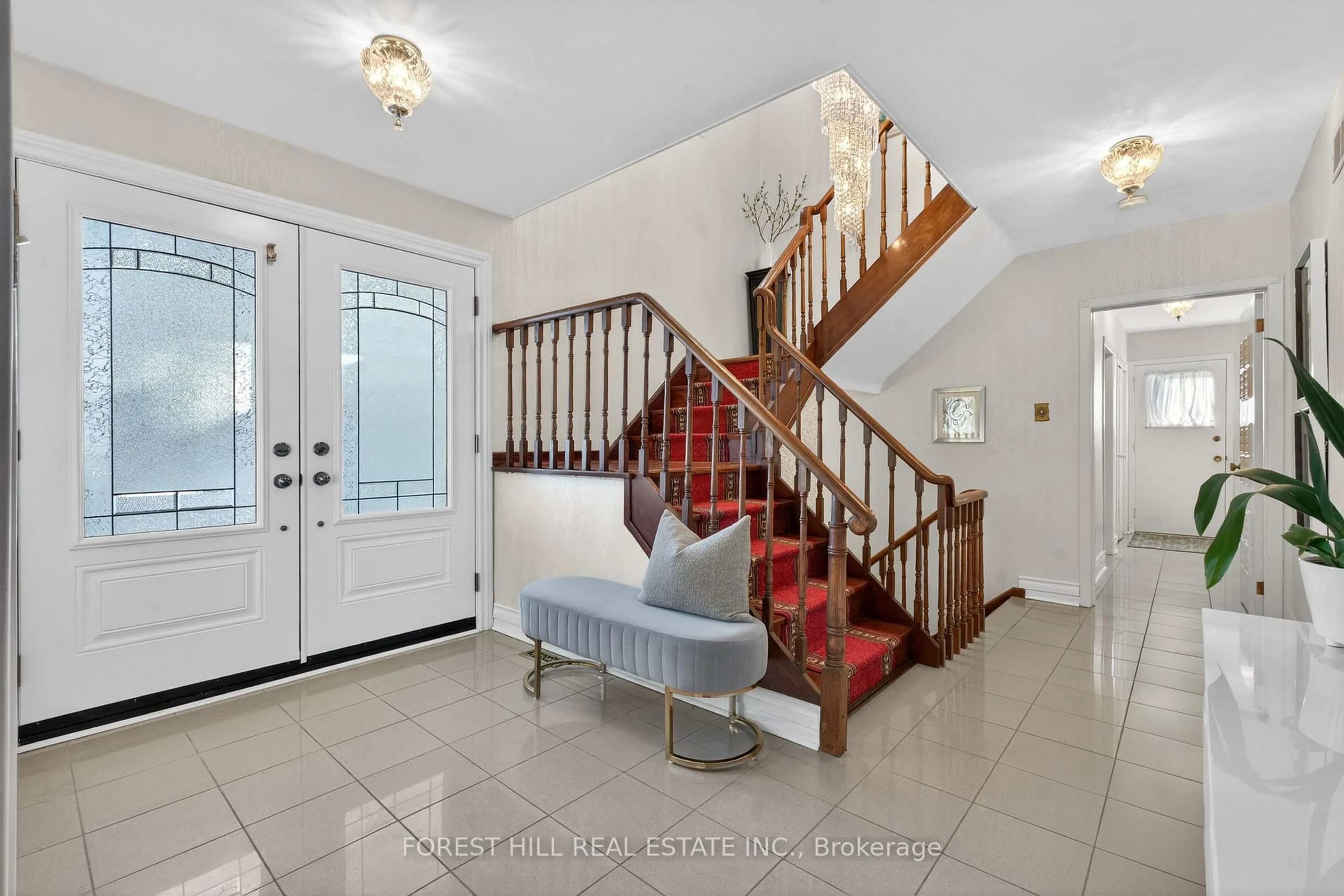 Indoor foyer for 2 Fleming Dr, Toronto Ontario M2K 2Y3