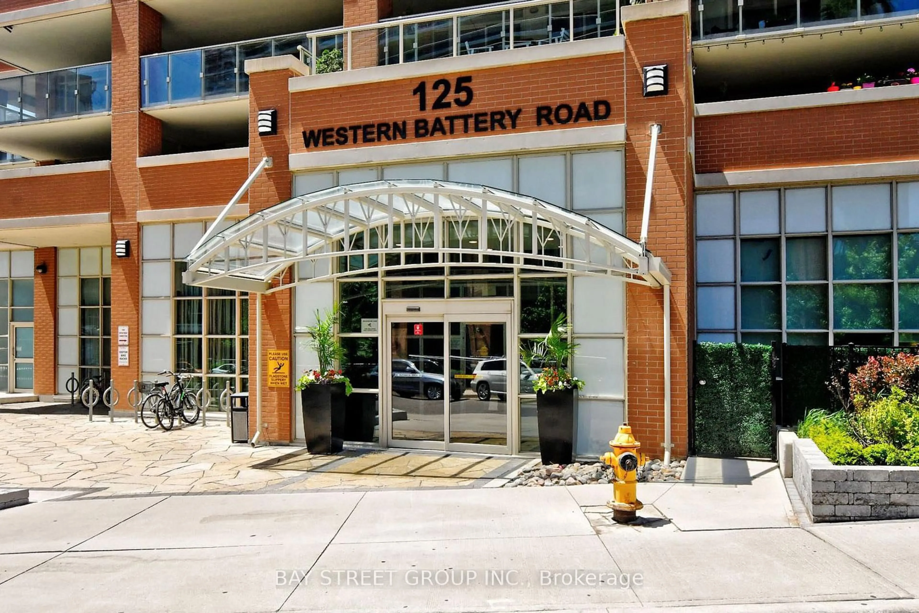 Unknown for 125 Western Battery Rd #713, Toronto Ontario M6K 3R8